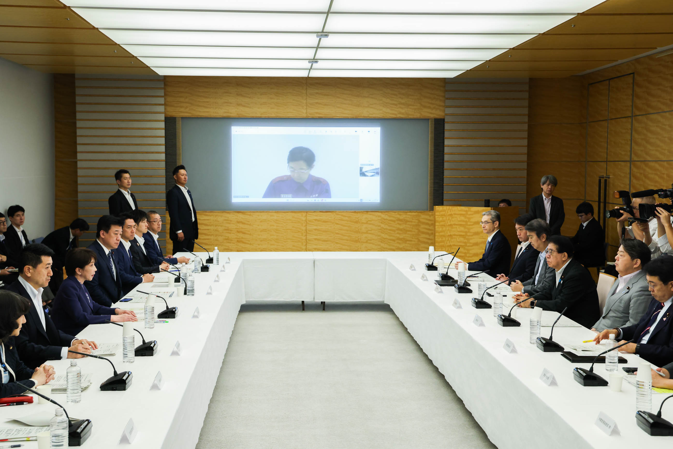 会議のまとめを行う高市総理２