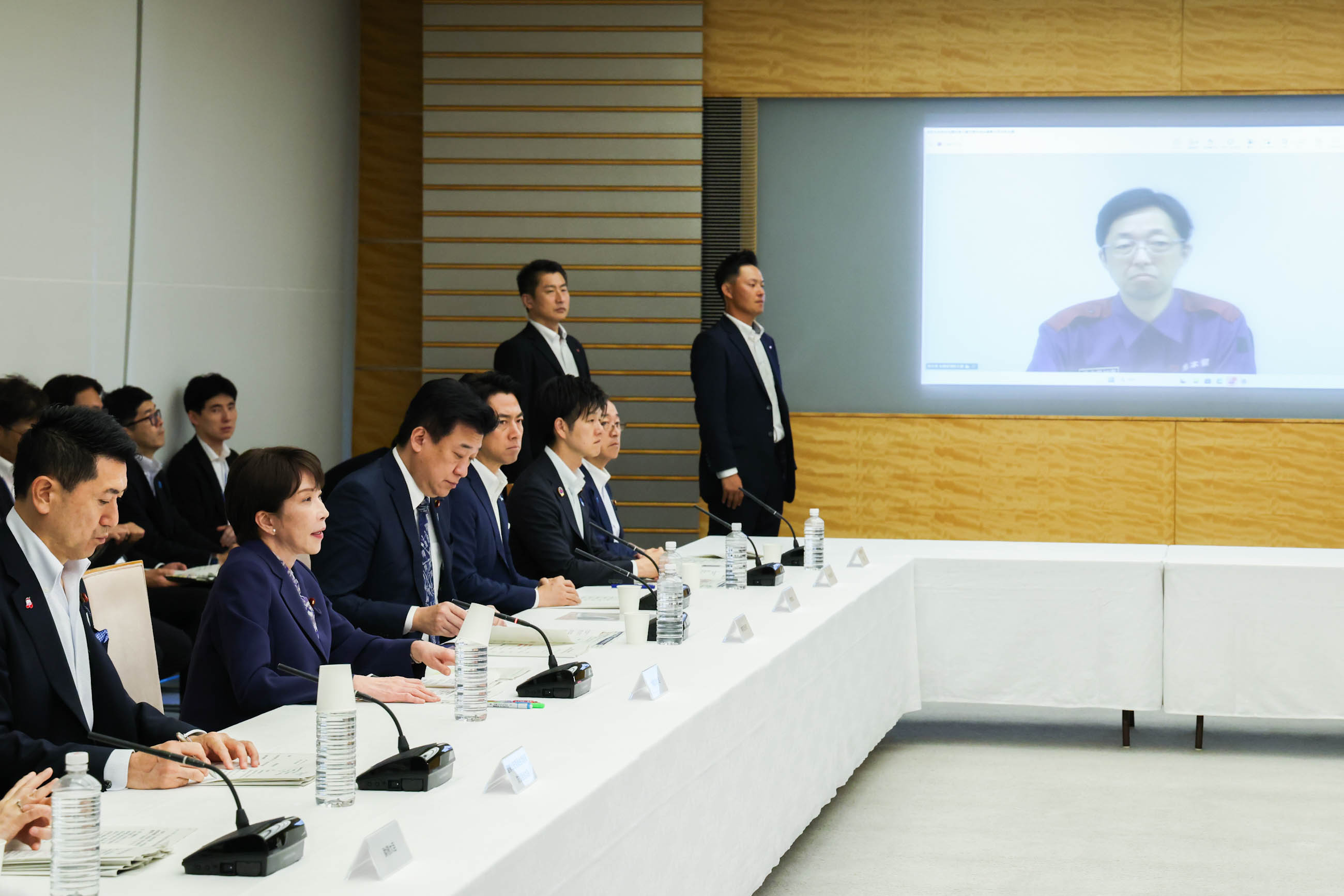会議のまとめを行う高市総理６