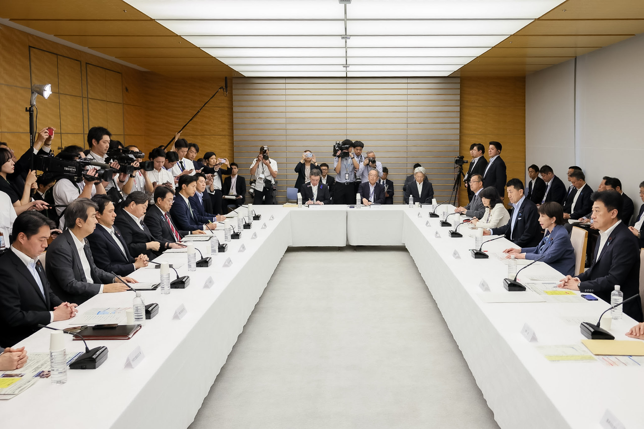 会議のまとめを行う高市総理２