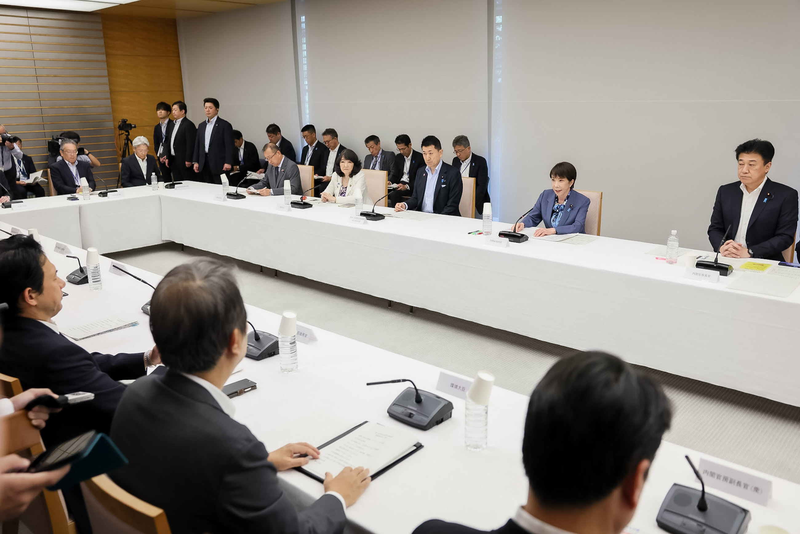 会議のまとめを行う高市総理４