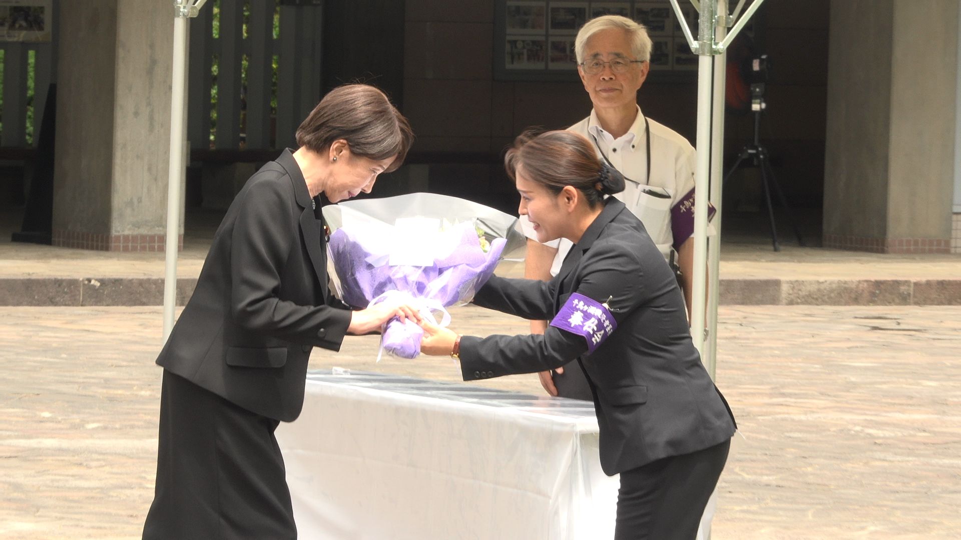 千鳥ヶ淵戦没者墓苑を参拝する高市総理２