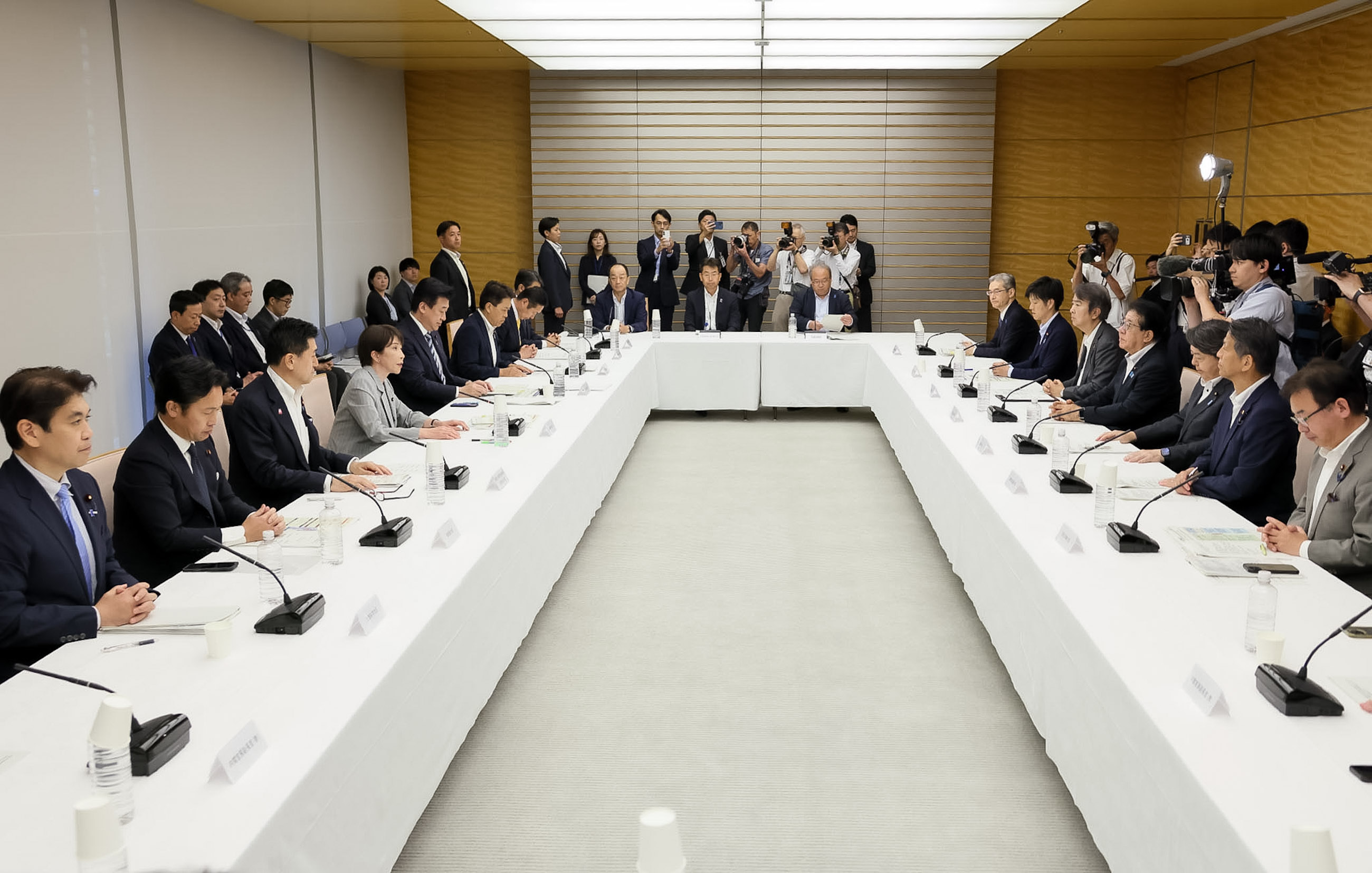 会議のまとめを行う高市総理２