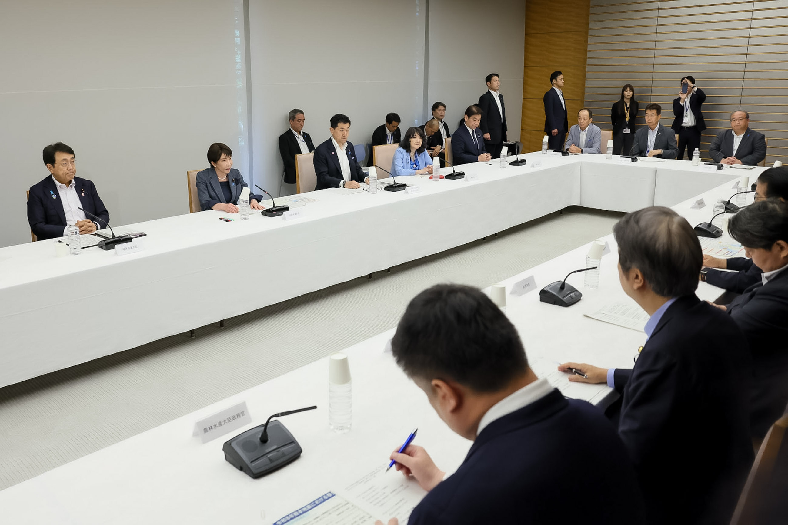 会議のまとめを行う高市総理２
