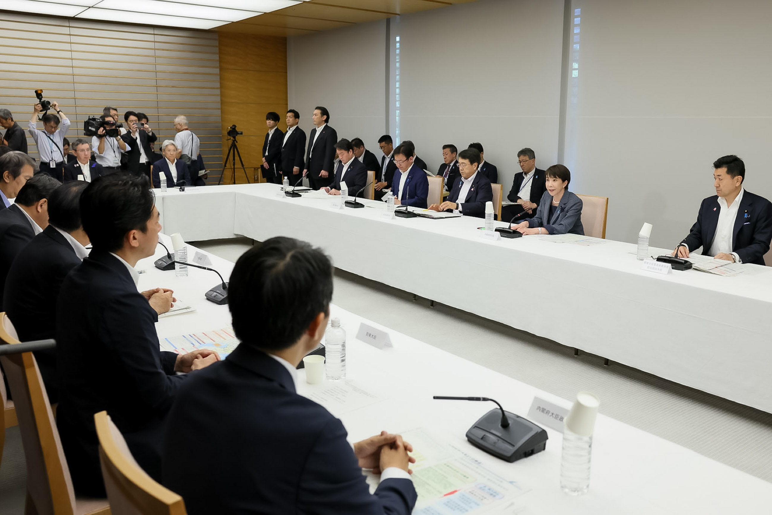 会議のまとめを行う高市総理３