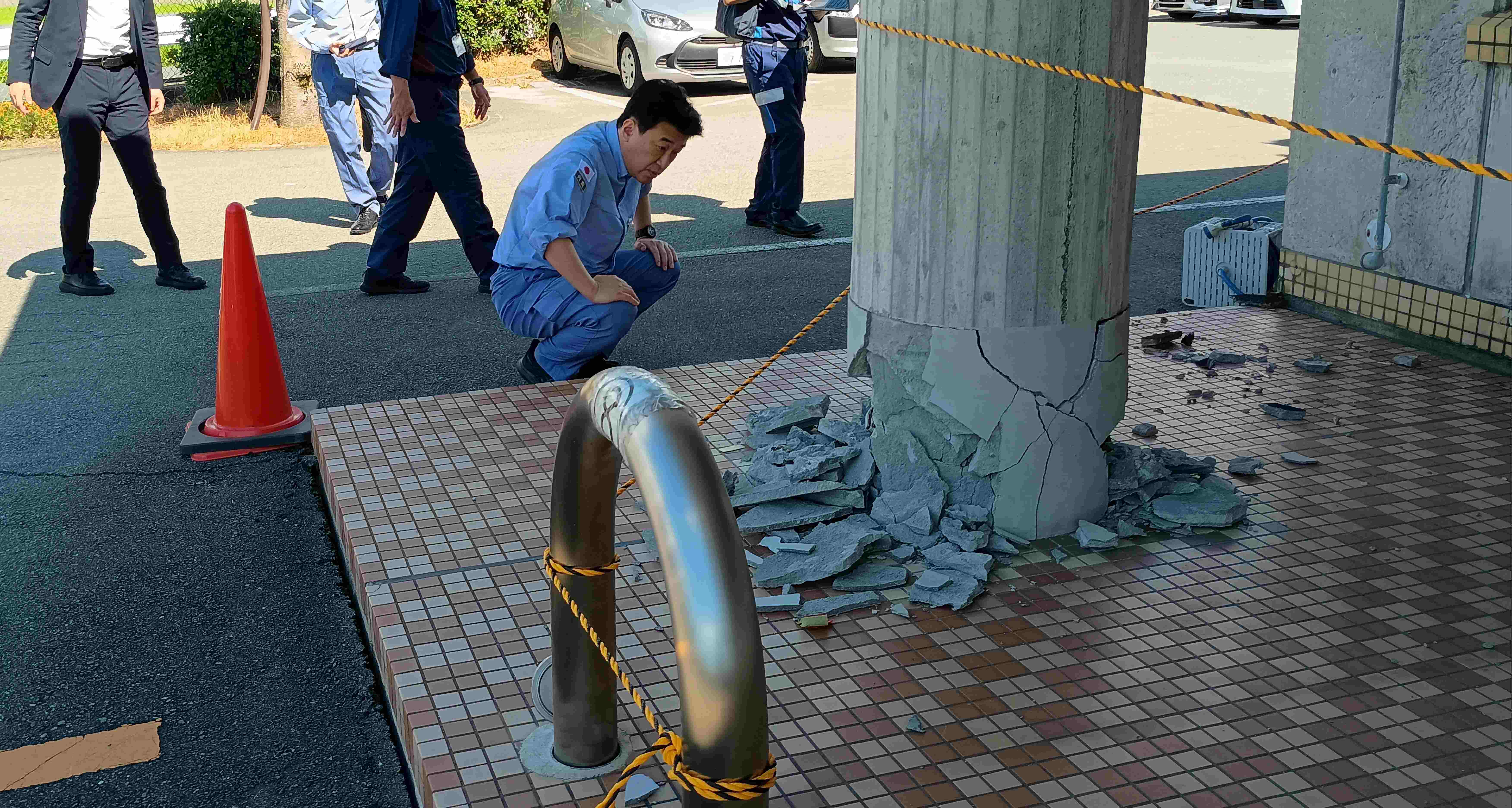 松橋西支援学校を視察する木原官房長官１（写真提供：内閣府）
