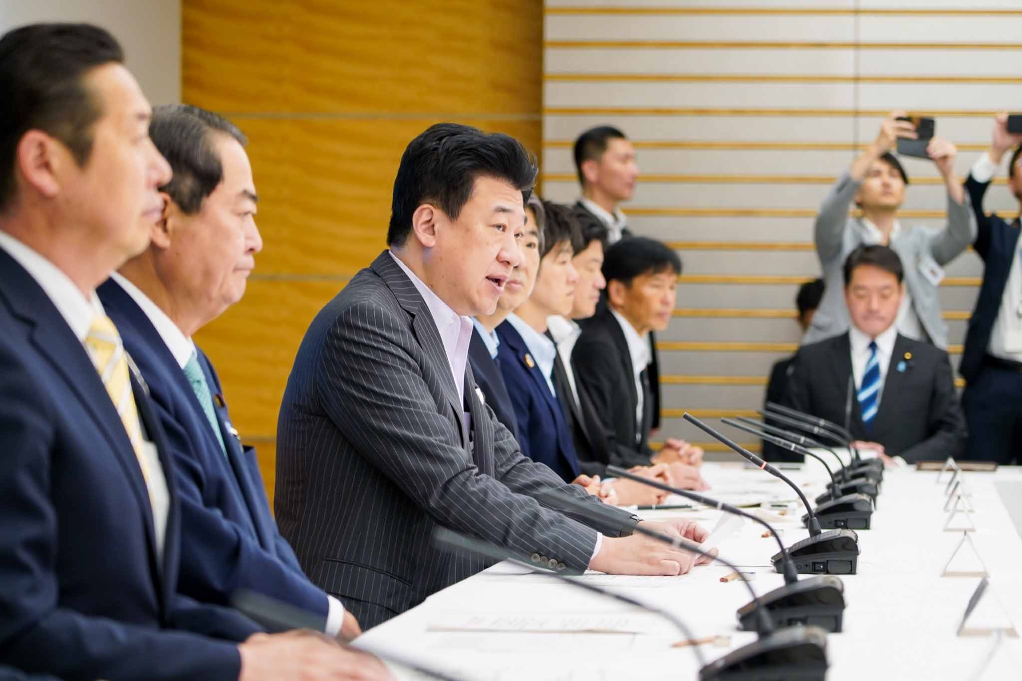 会議のまとめを行う木原官房長官２