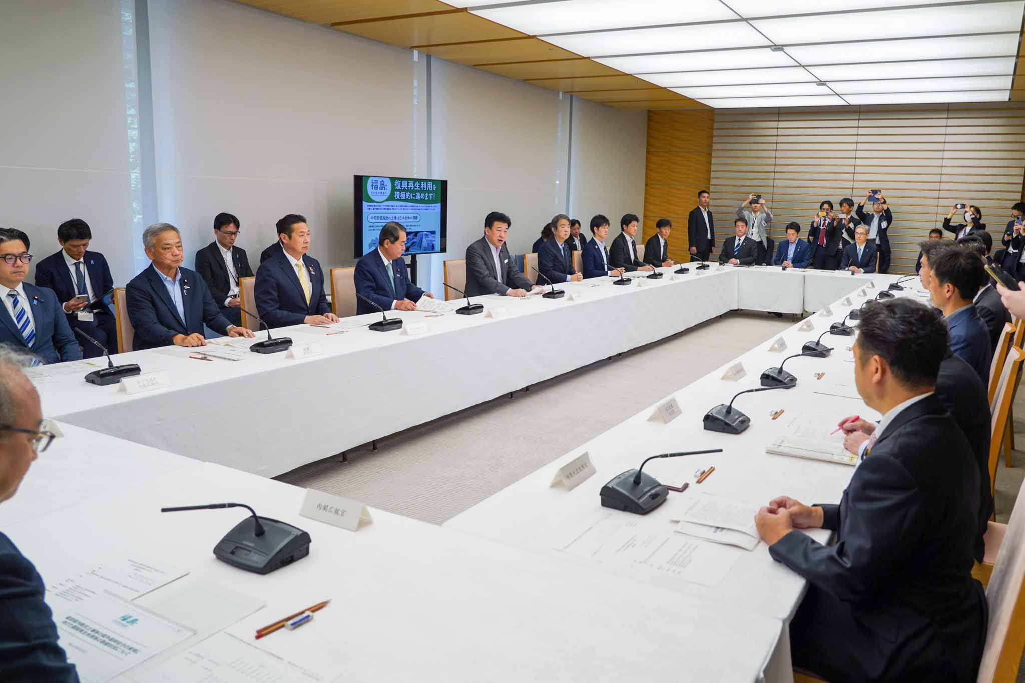 会議のまとめを行う木原官房長官３