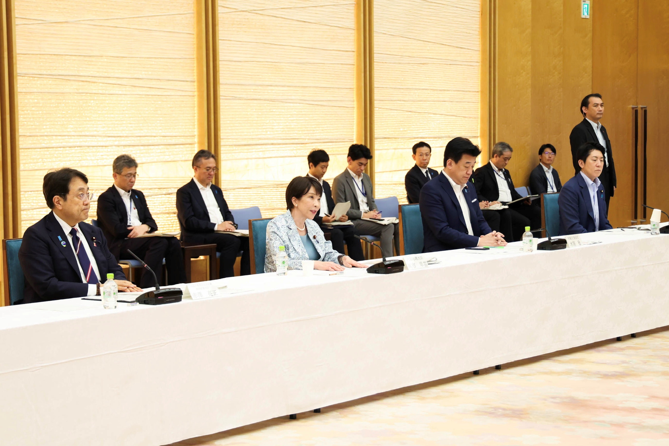 会議のまとめを行う高市総理３