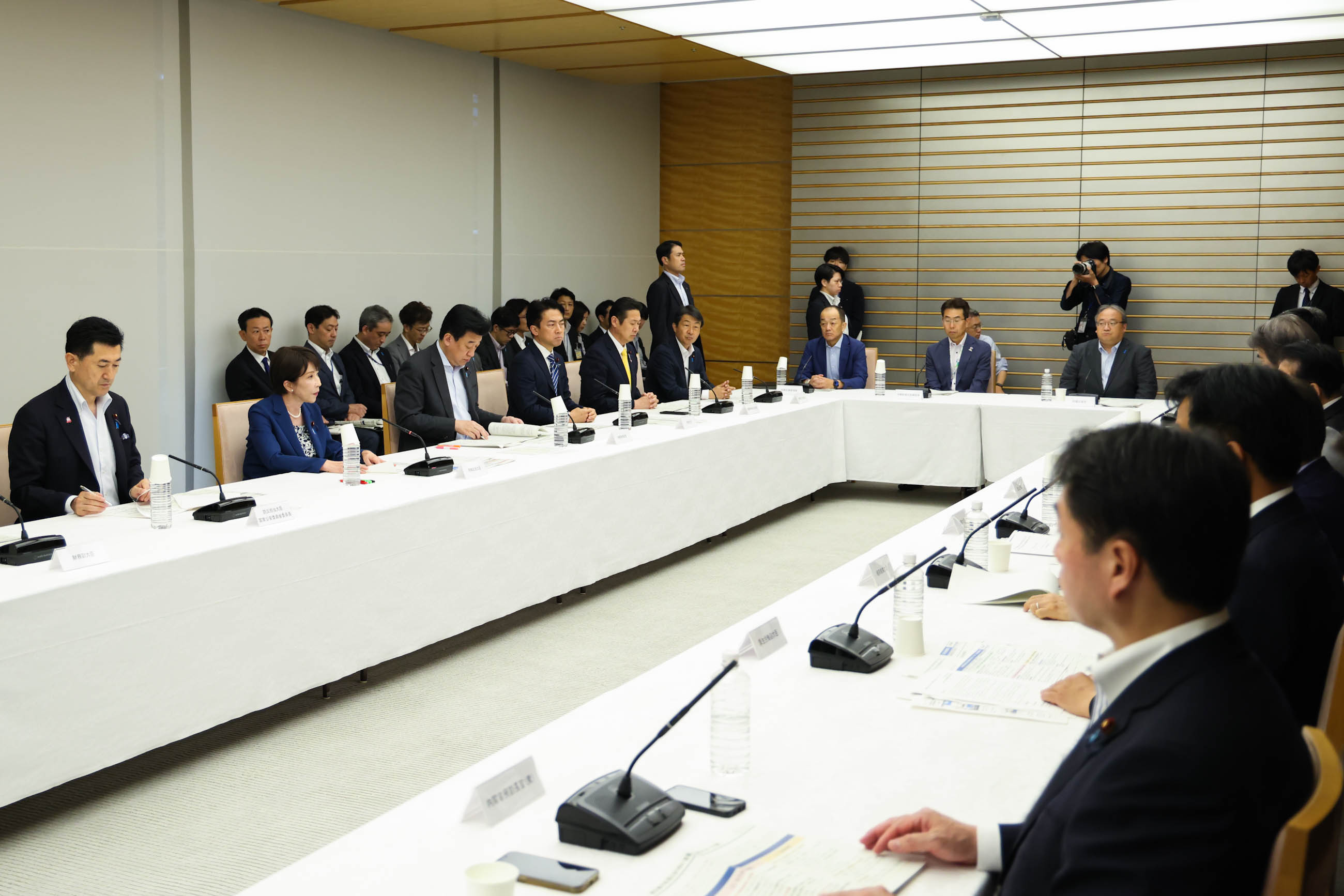 会議のまとめを行う高市総理５