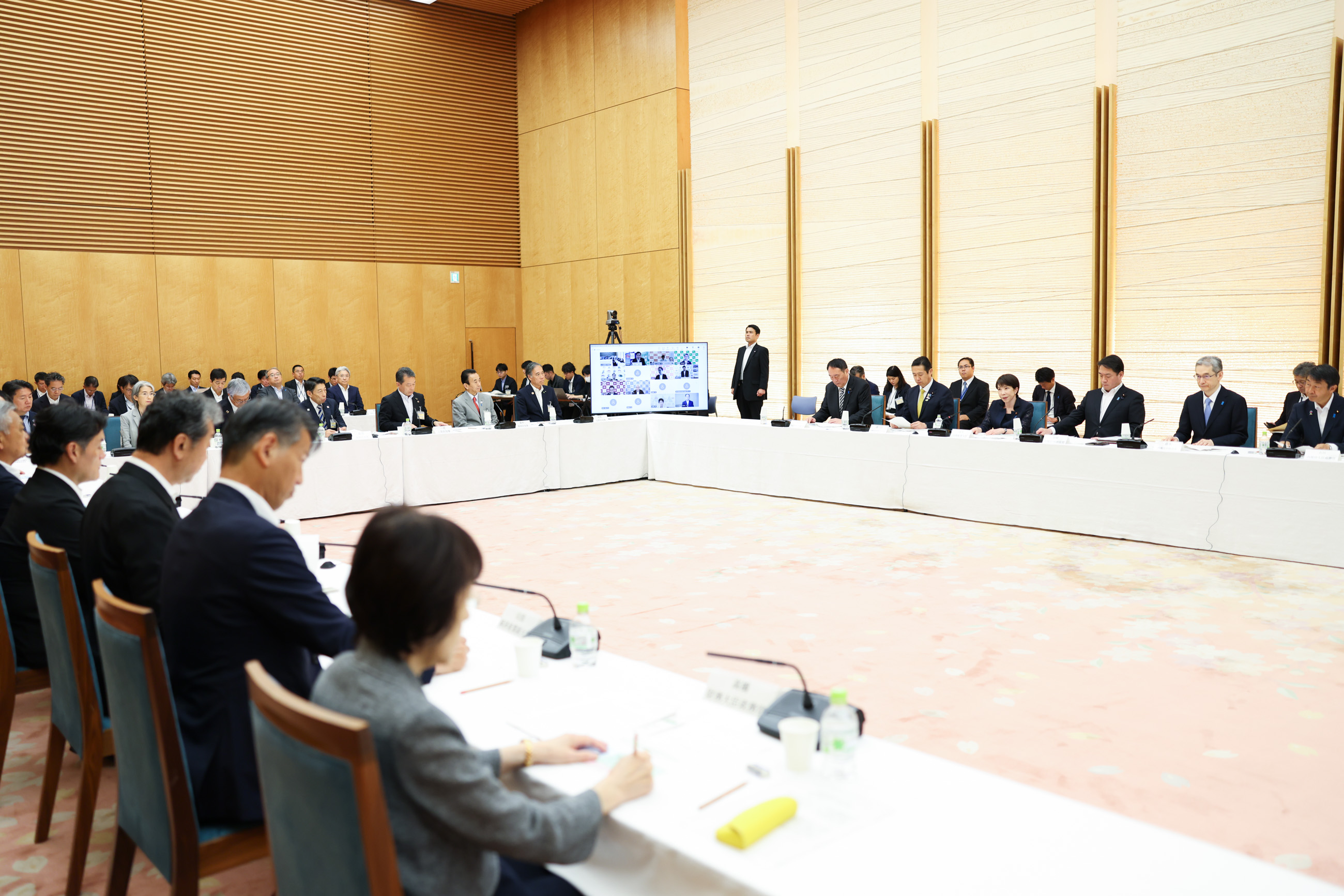 会議のまとめを行う高市総理６