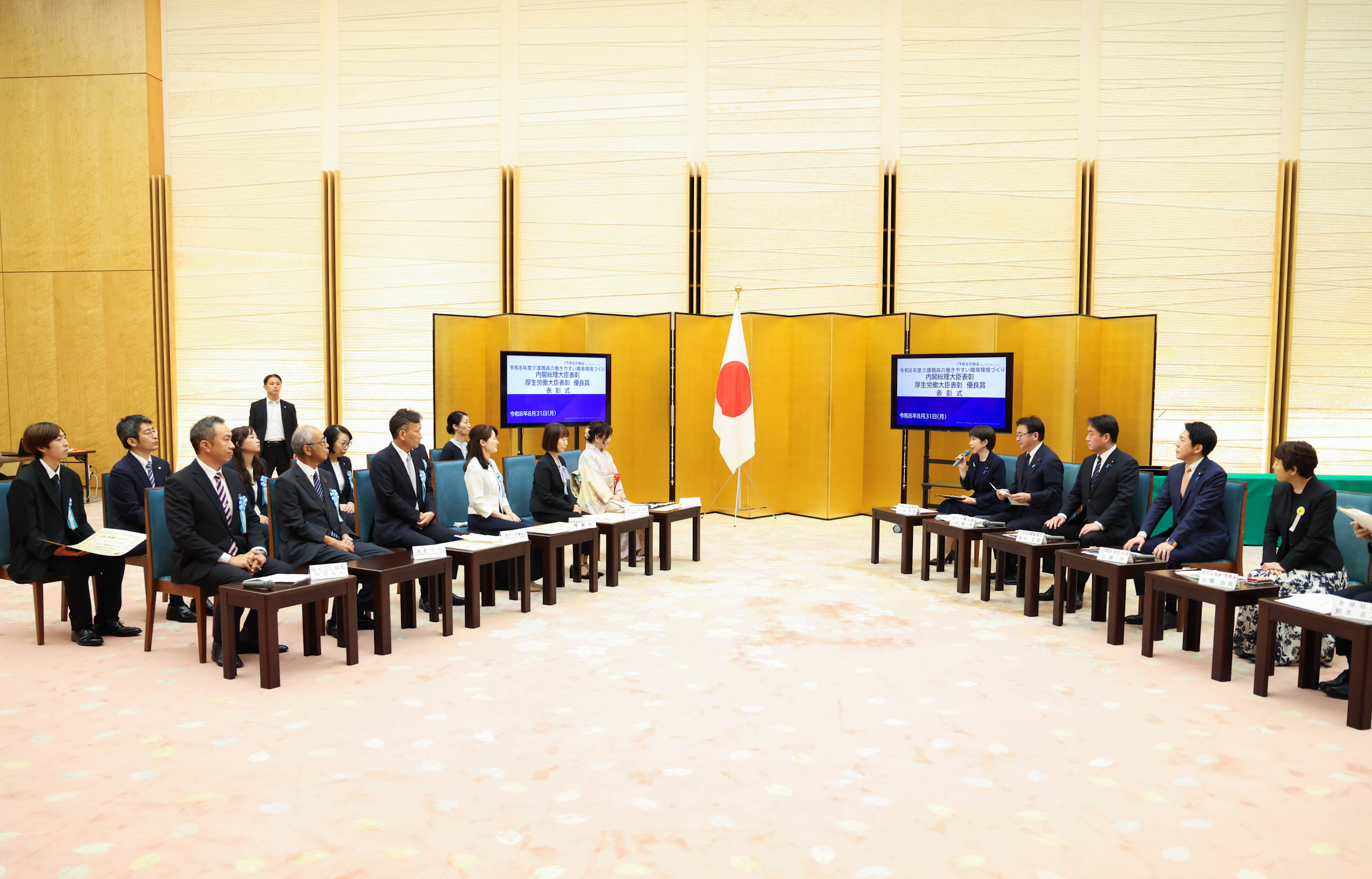 挨拶をする高市総理５