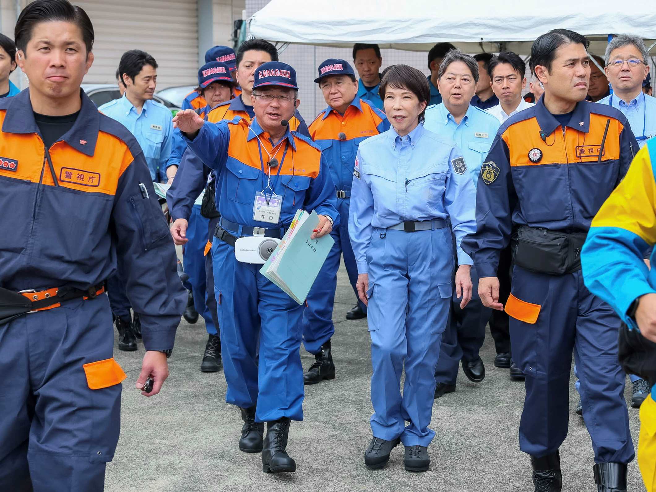 救助救出訓練を視察する高市総理１