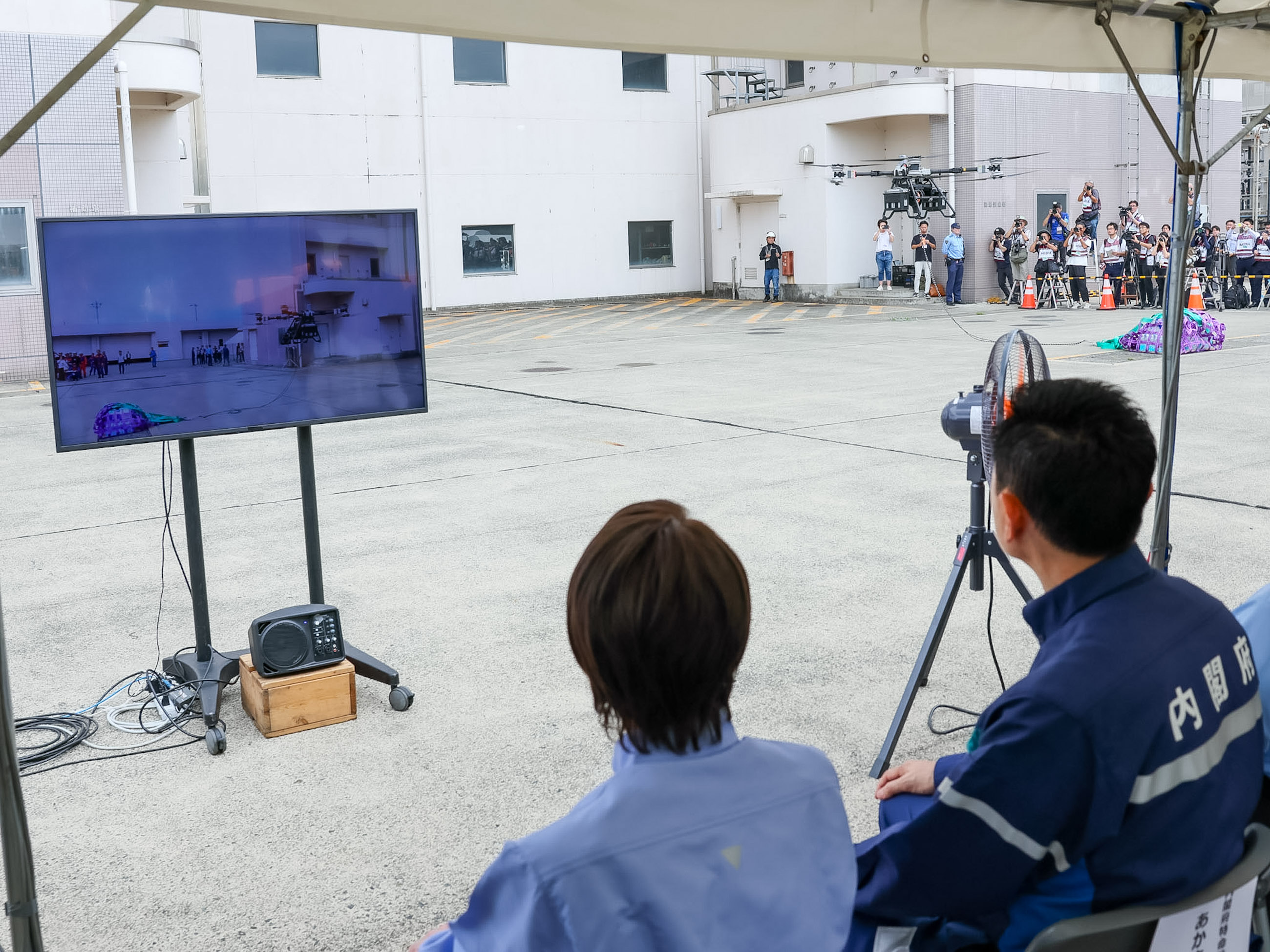 救助救出訓練を視察する高市総理３