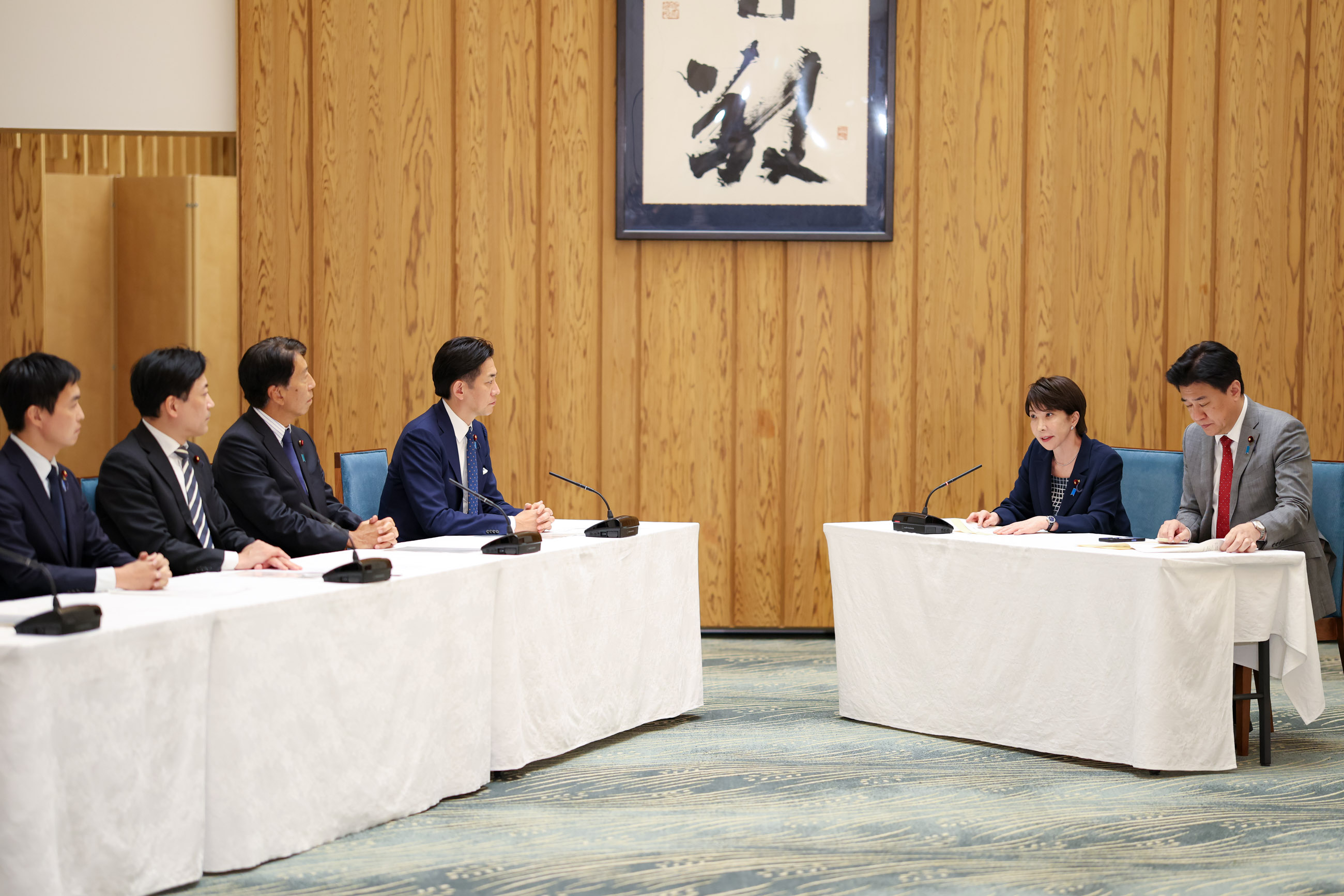 申入れを受ける高市総理５