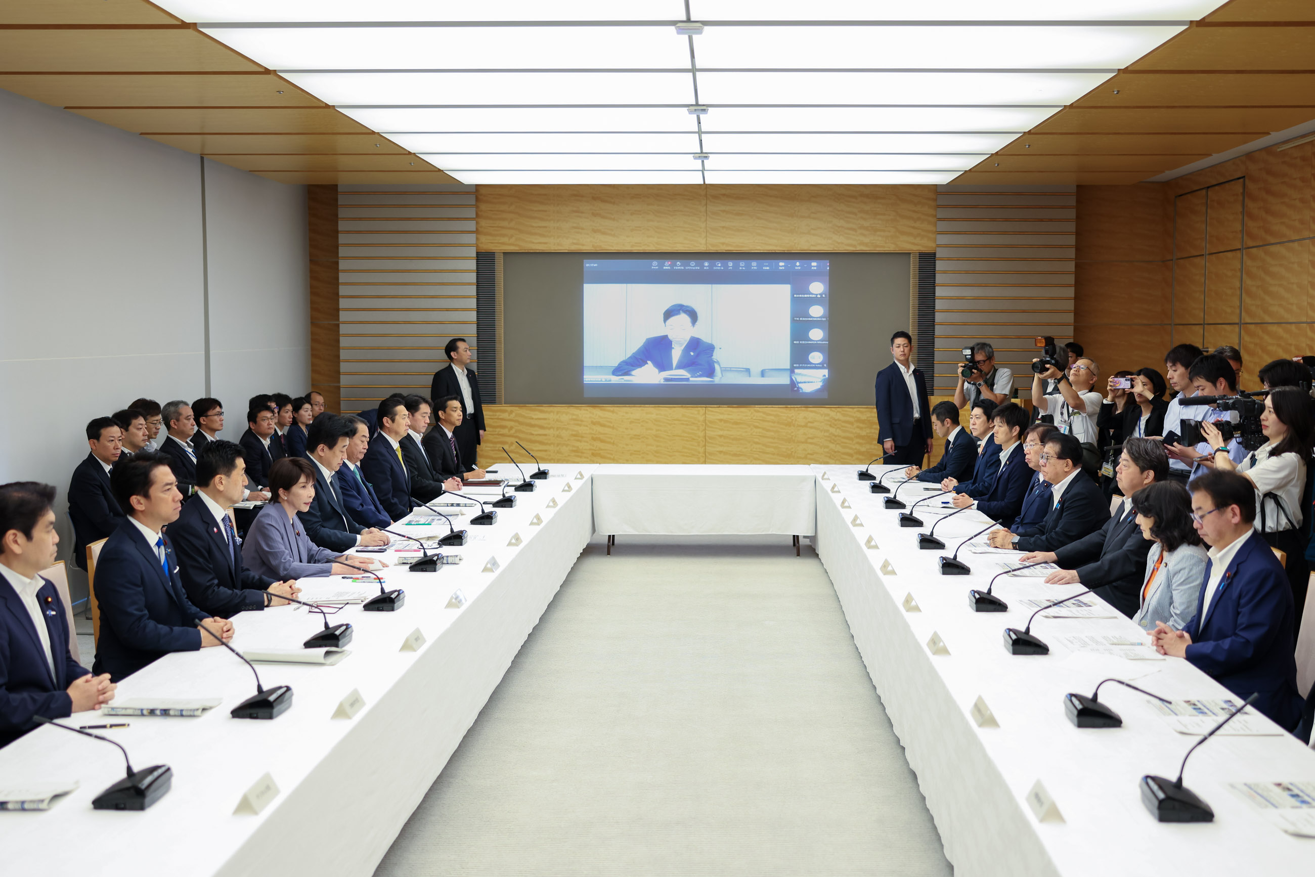 発言する高市総理２