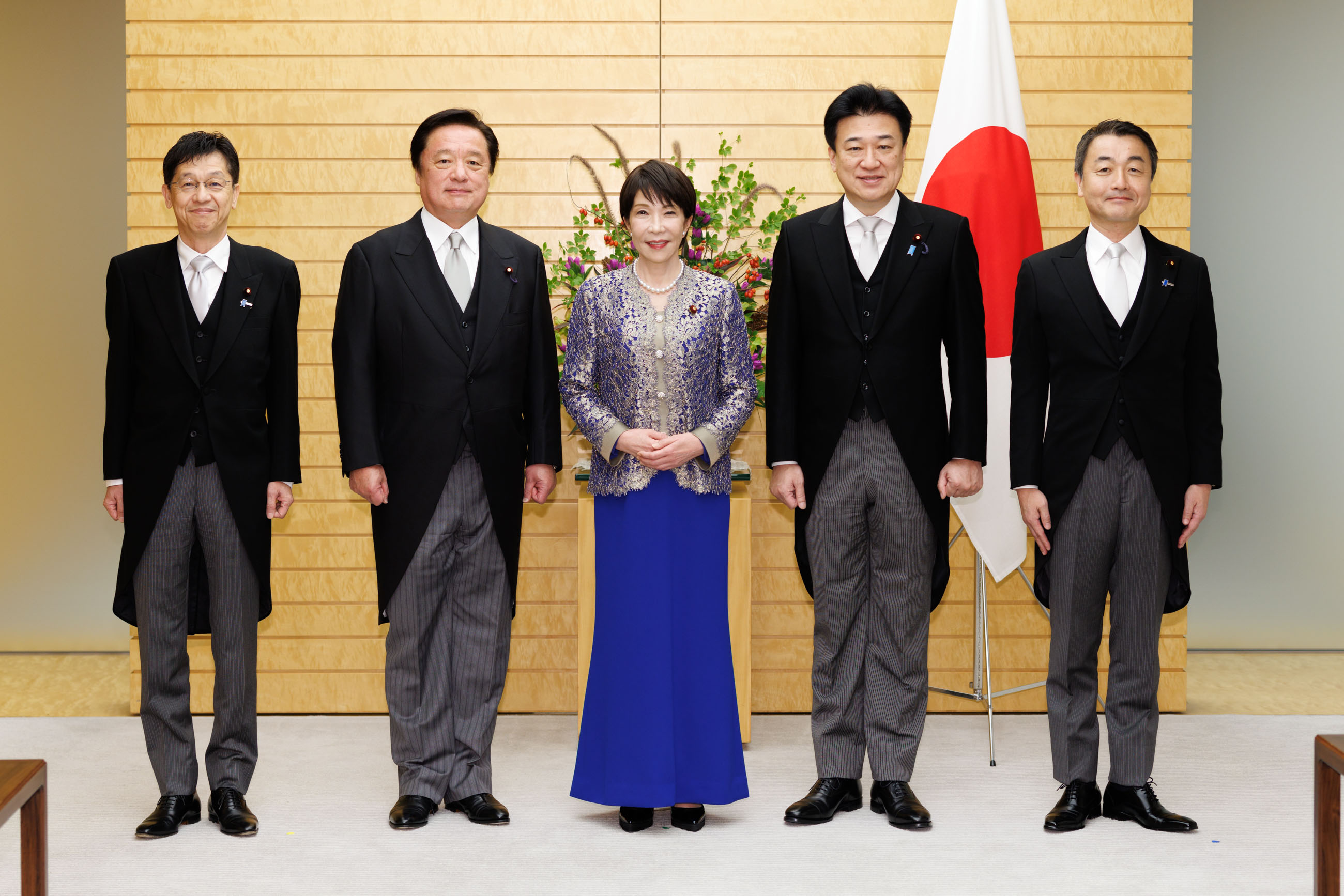 総理補佐官との記念撮影１