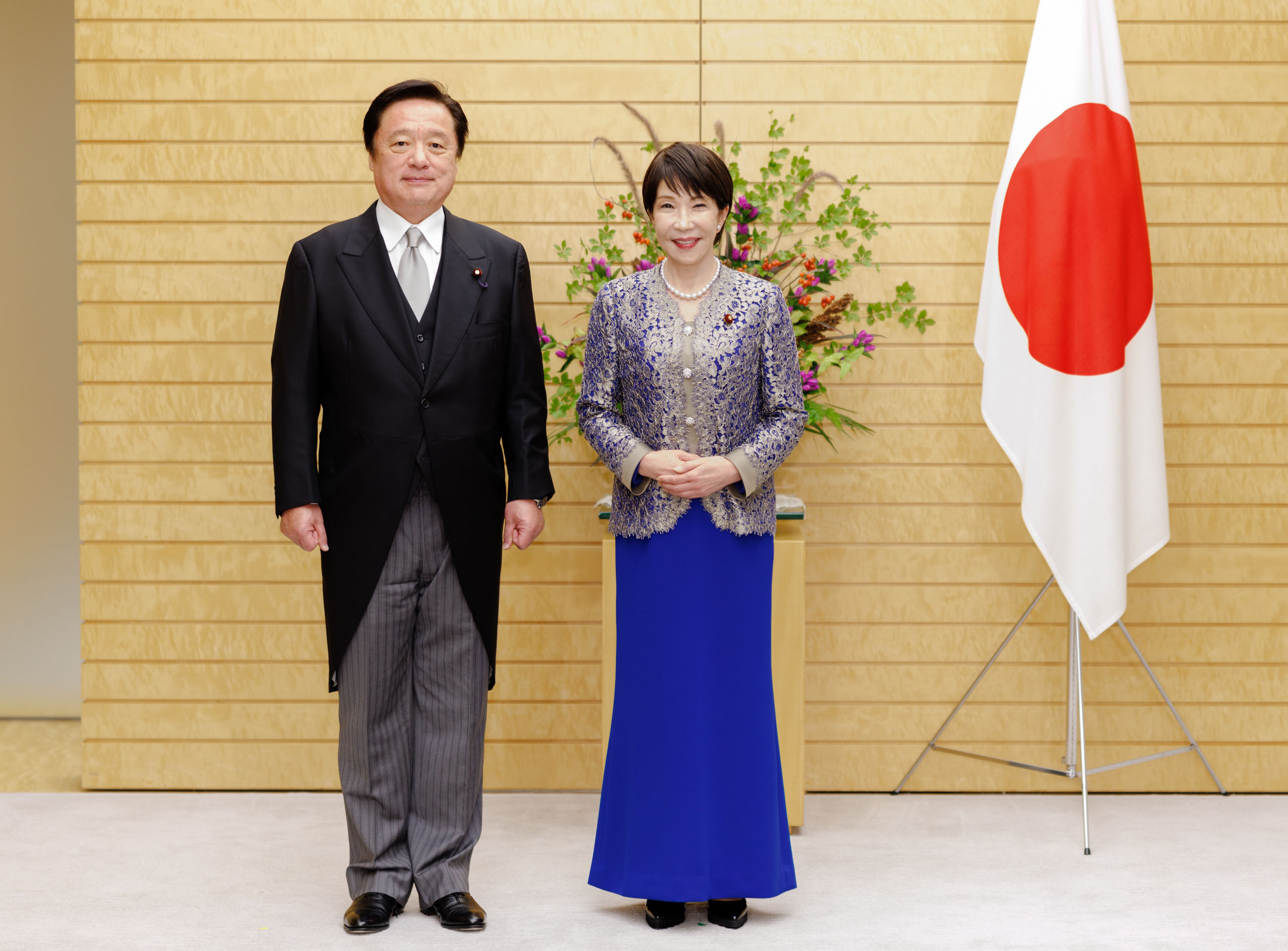 総理補佐官との記念撮影２