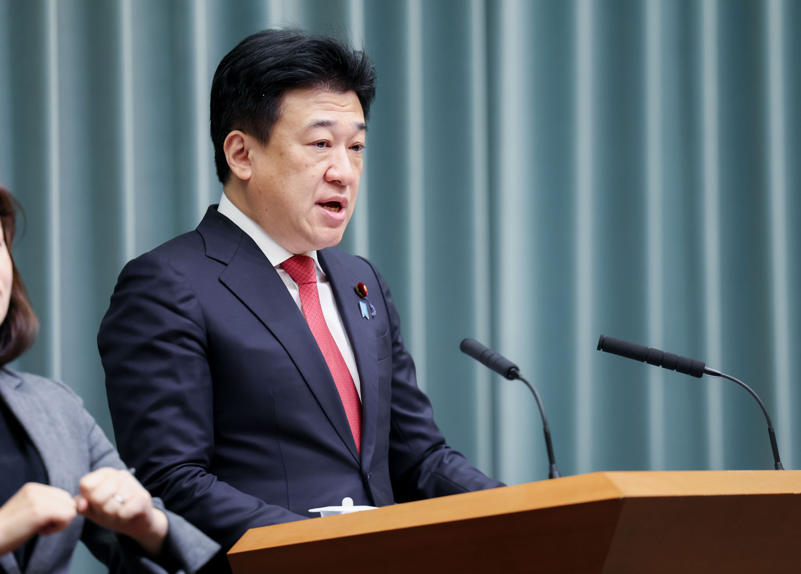 閣僚等名簿を読み上げる木原官房長官１
