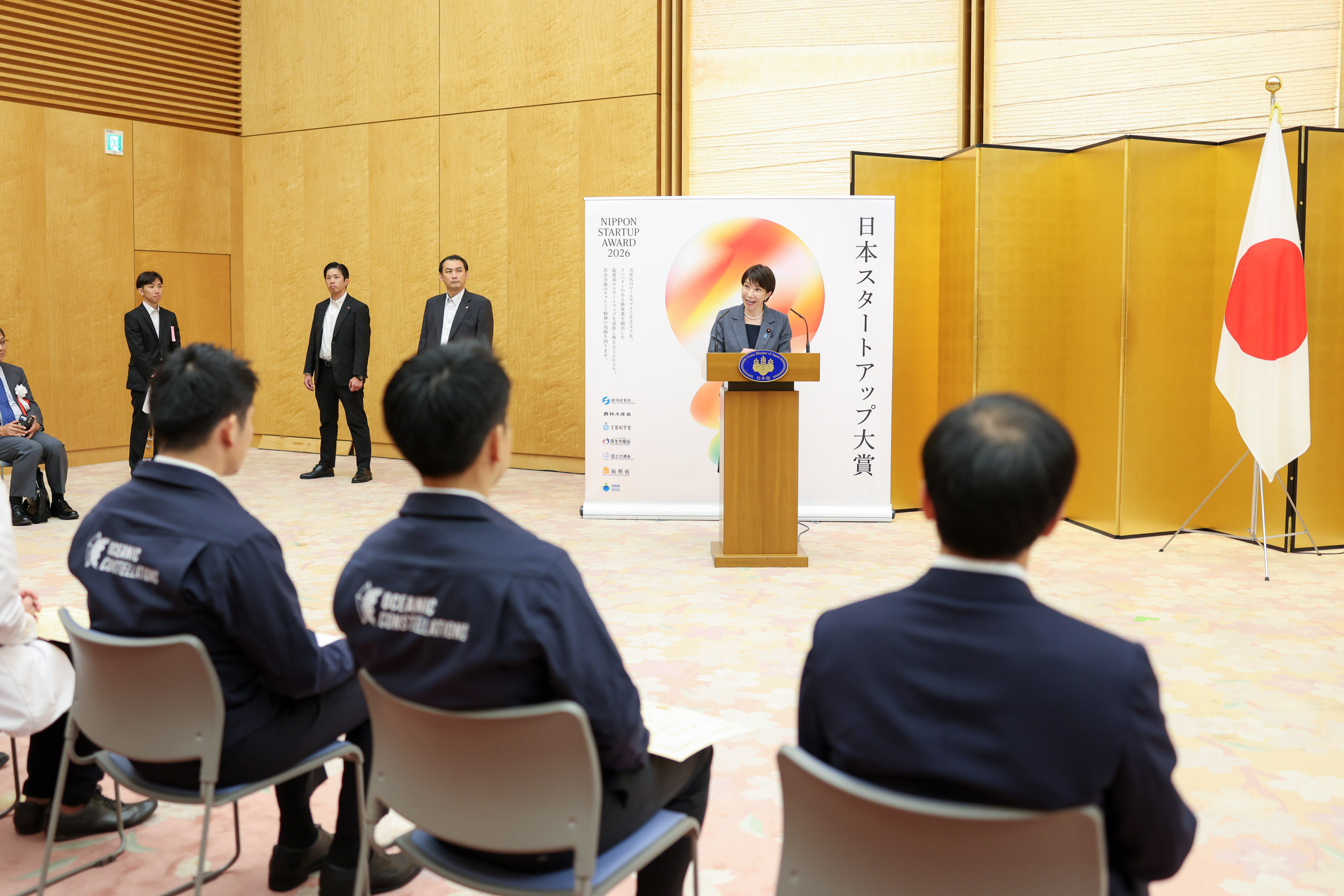 挨拶する高市総理２