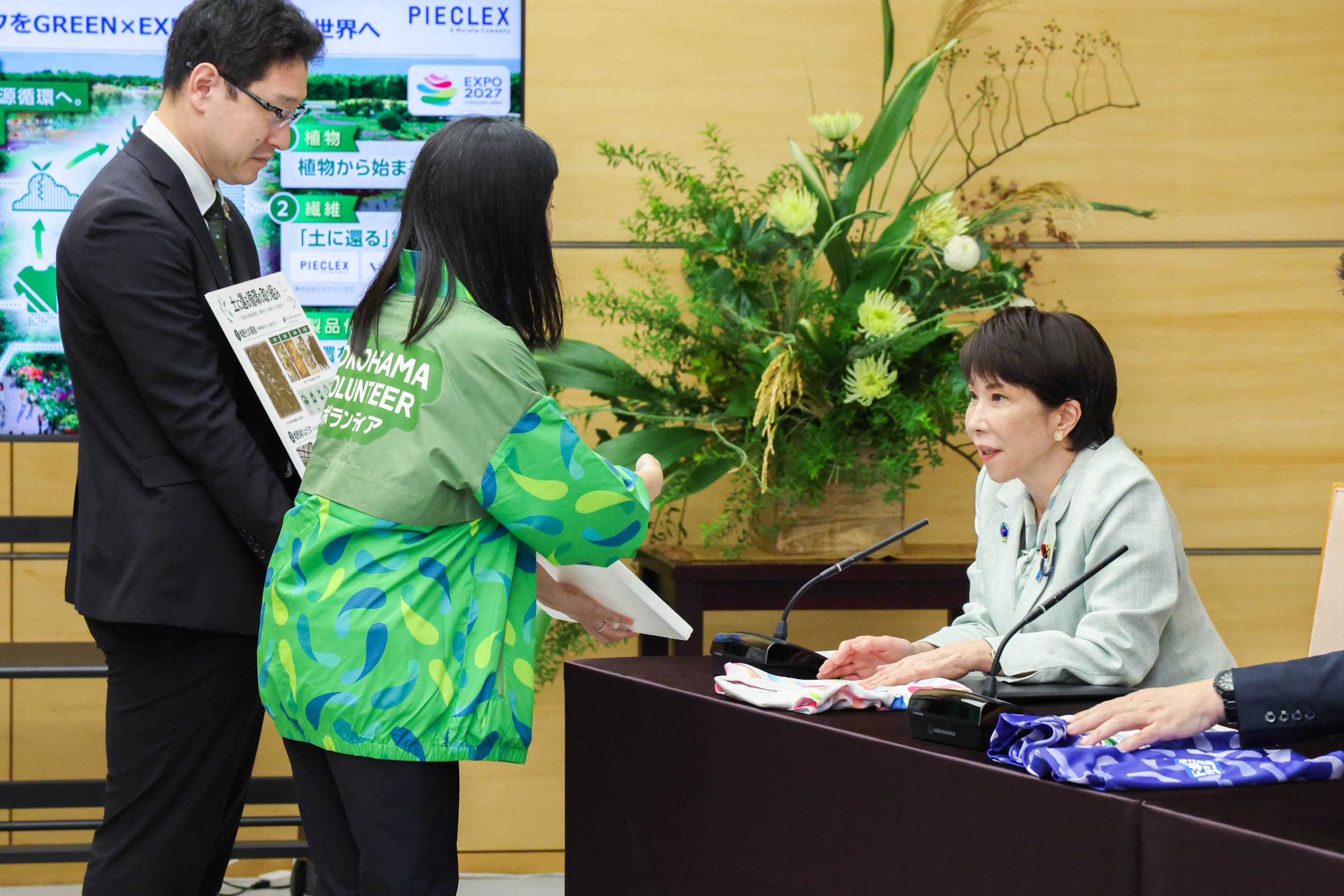 表敬を受ける高市総理４