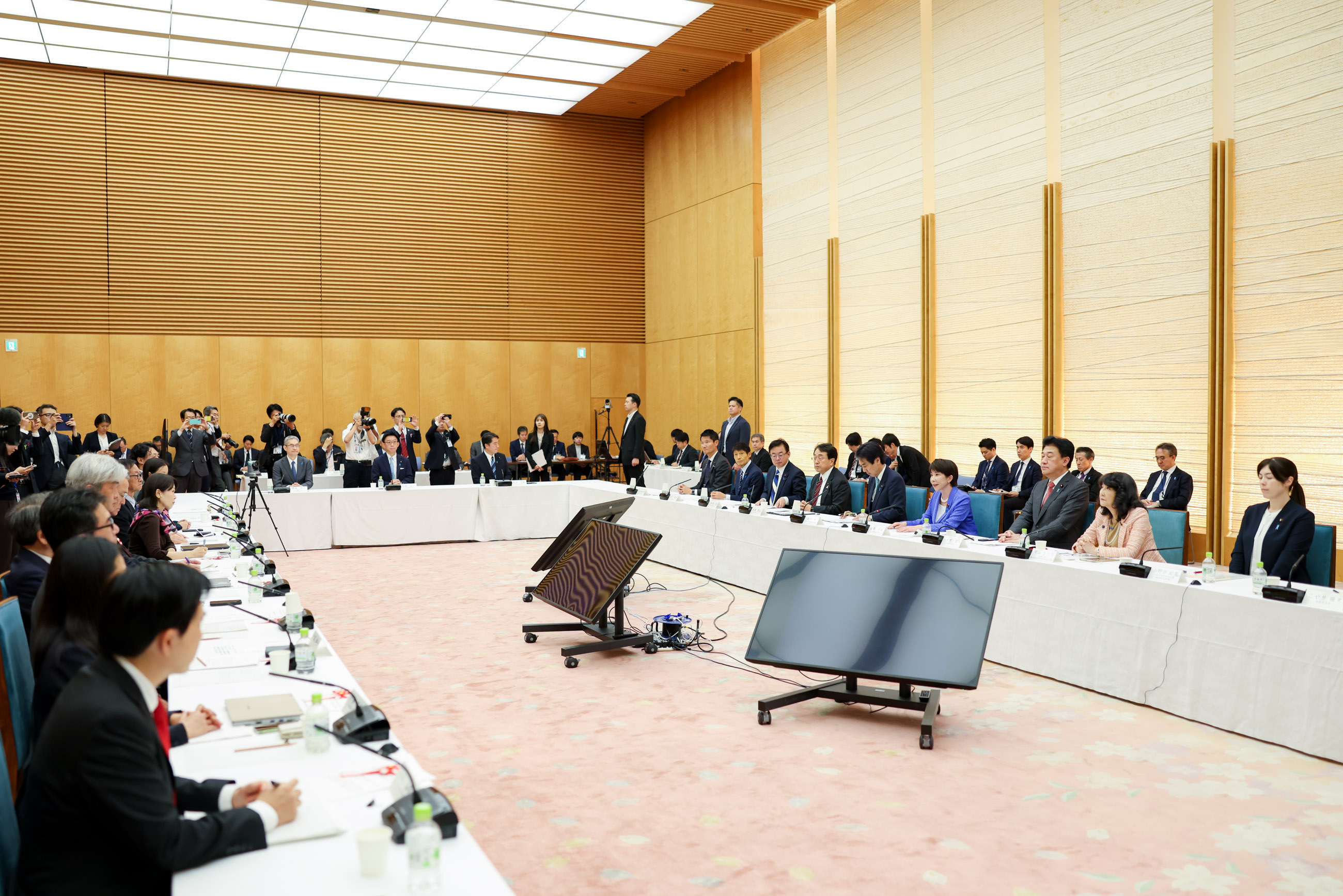 会議のまとめを行う高市総理２