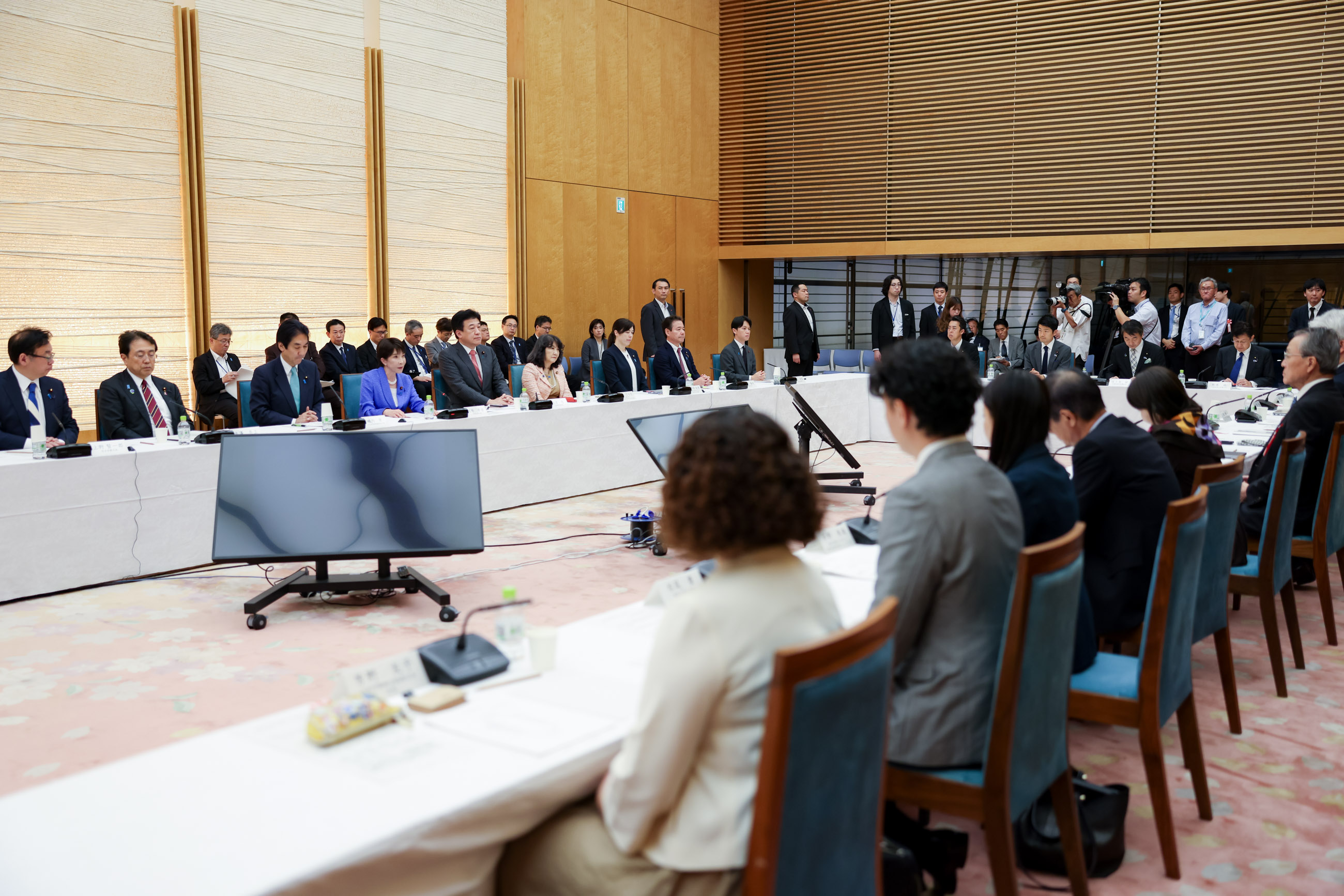 会議のまとめを行う高市総理３