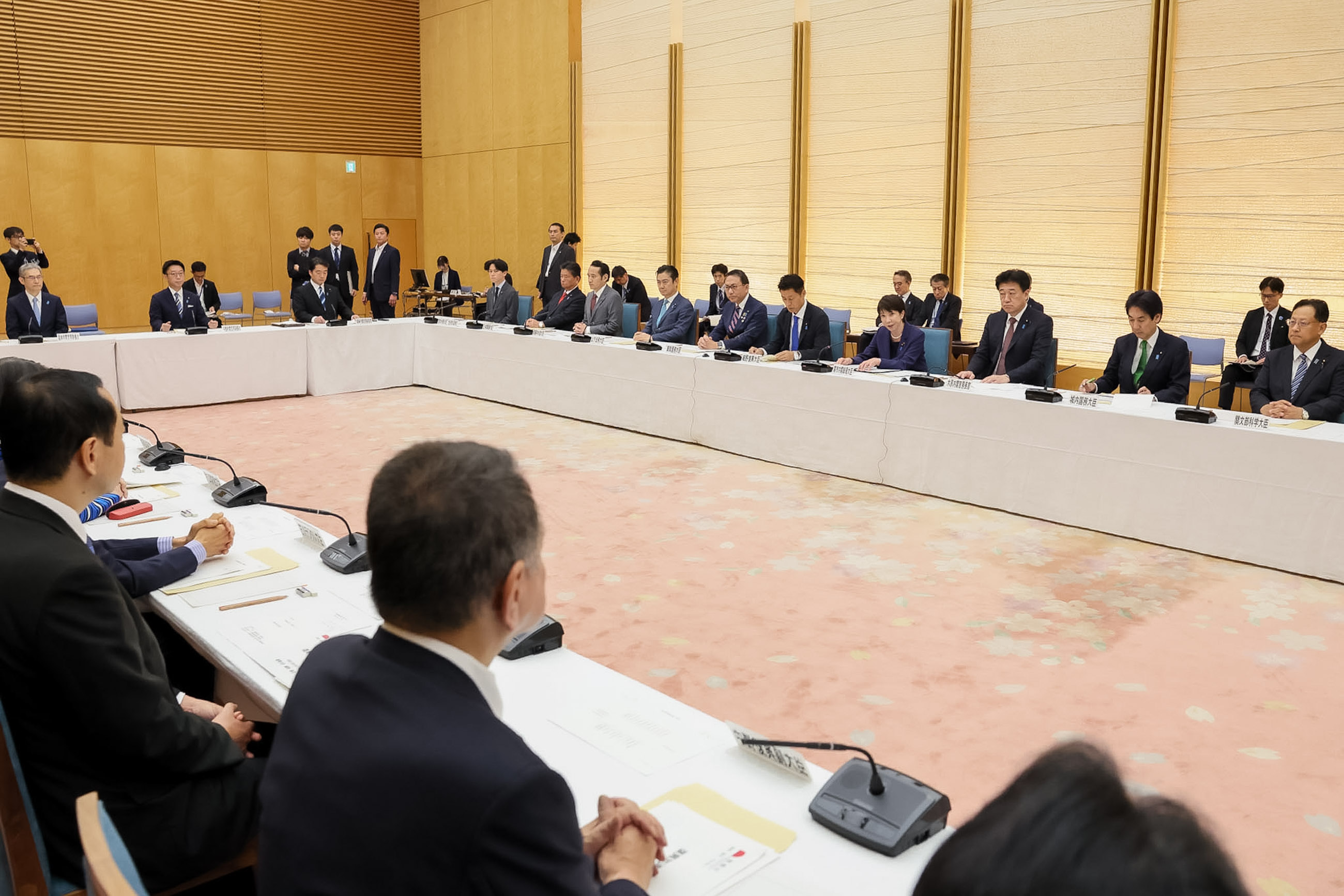 会議のまとめを行う高市総理３