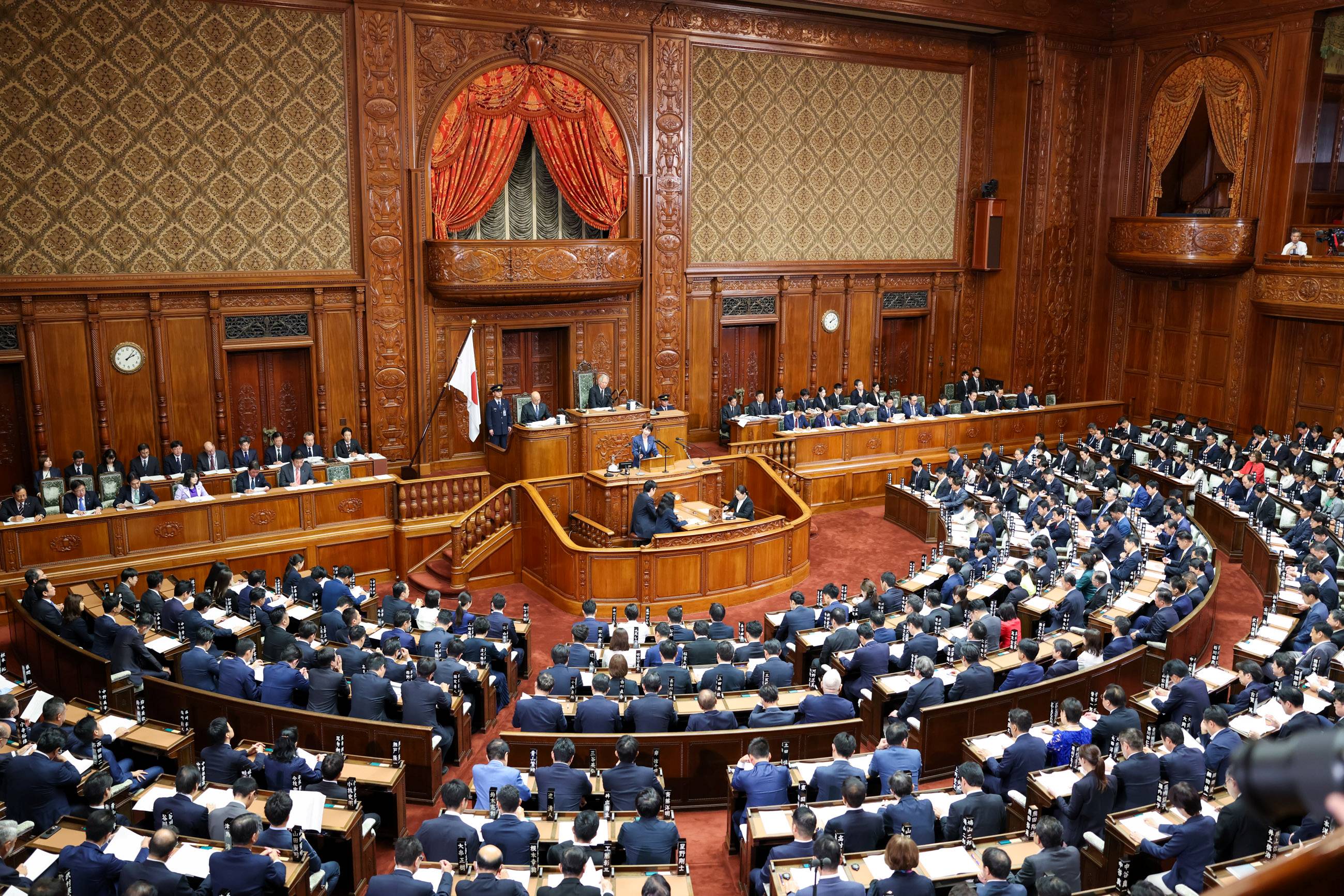 衆議院本会議で所信表明演説を行う高市総理４