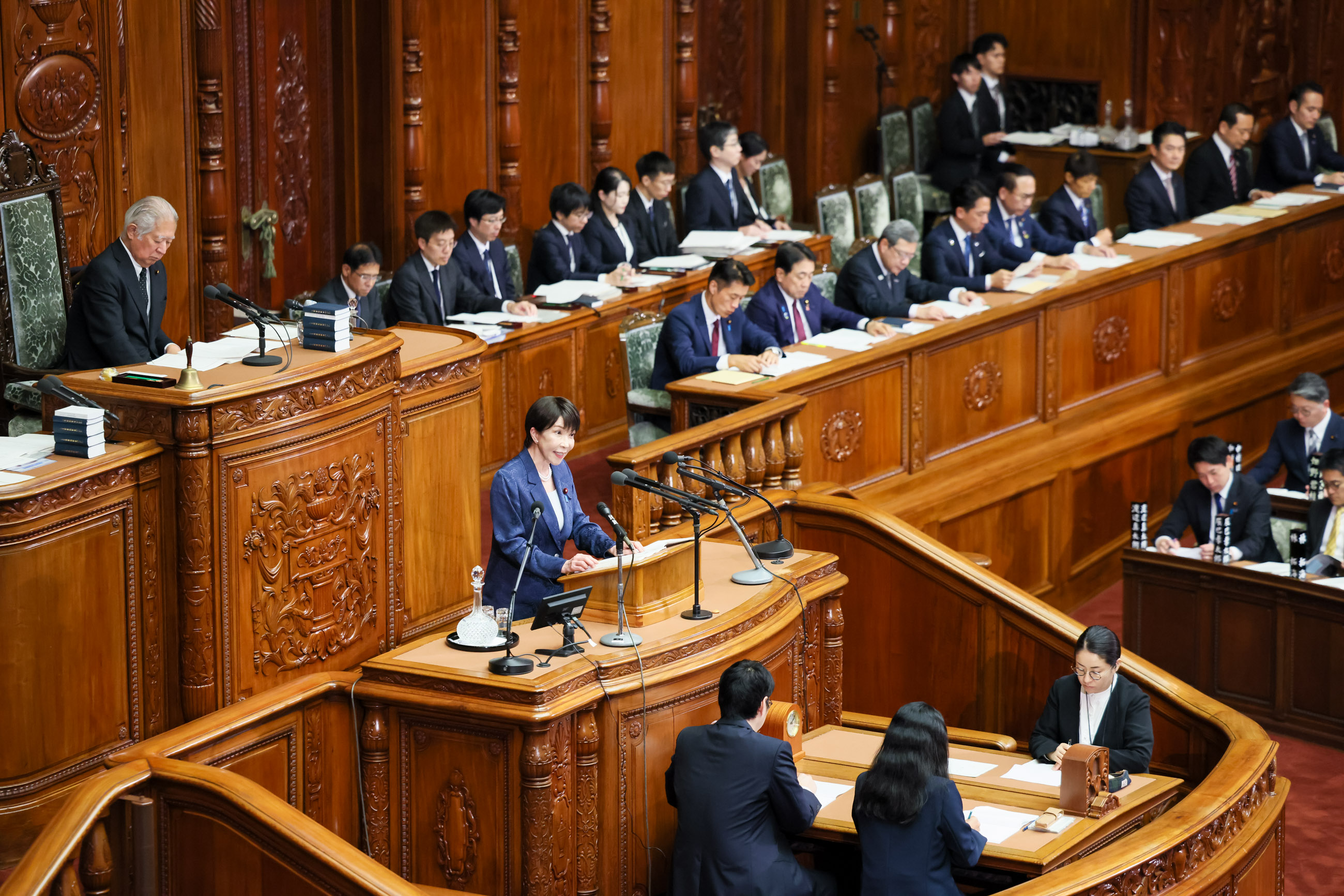 衆議院本会議で所信表明演説を行う高市総理５