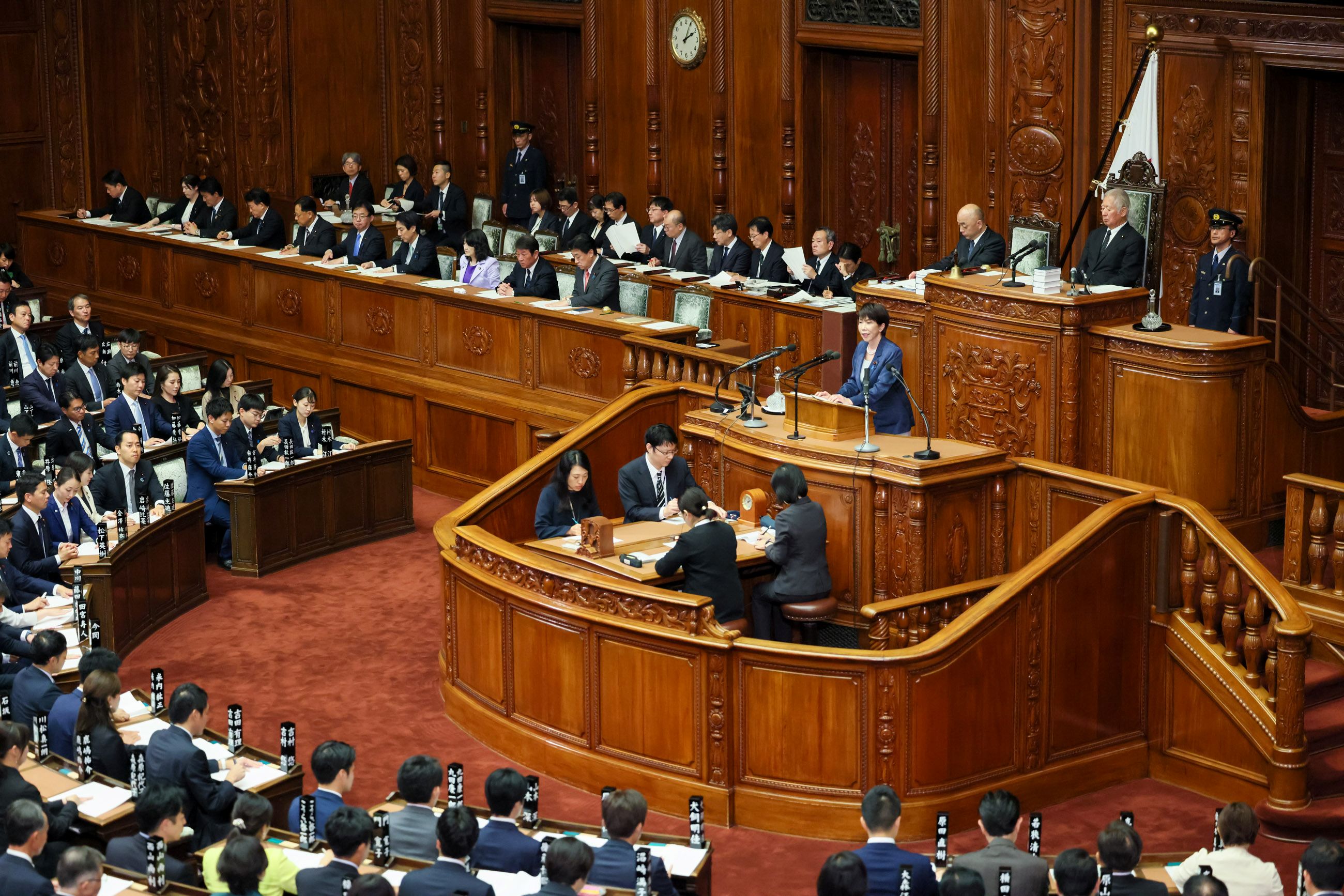 衆議院本会議で所信表明演説を行う高市総理６
