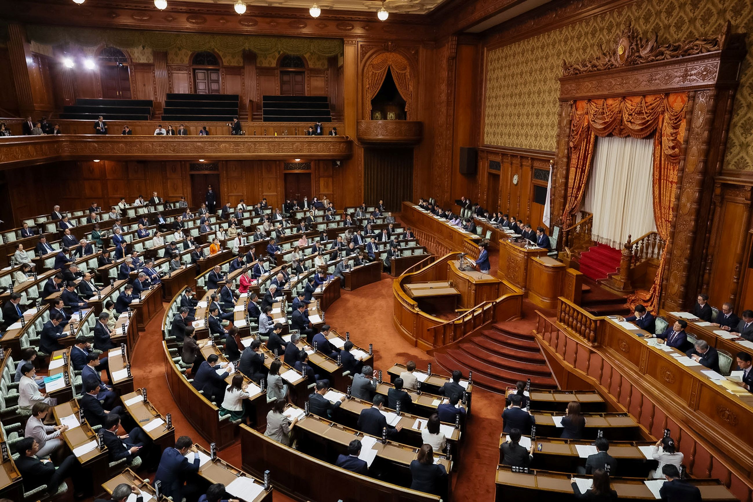 参議院本会議で所信表明演説を行う高市総理１