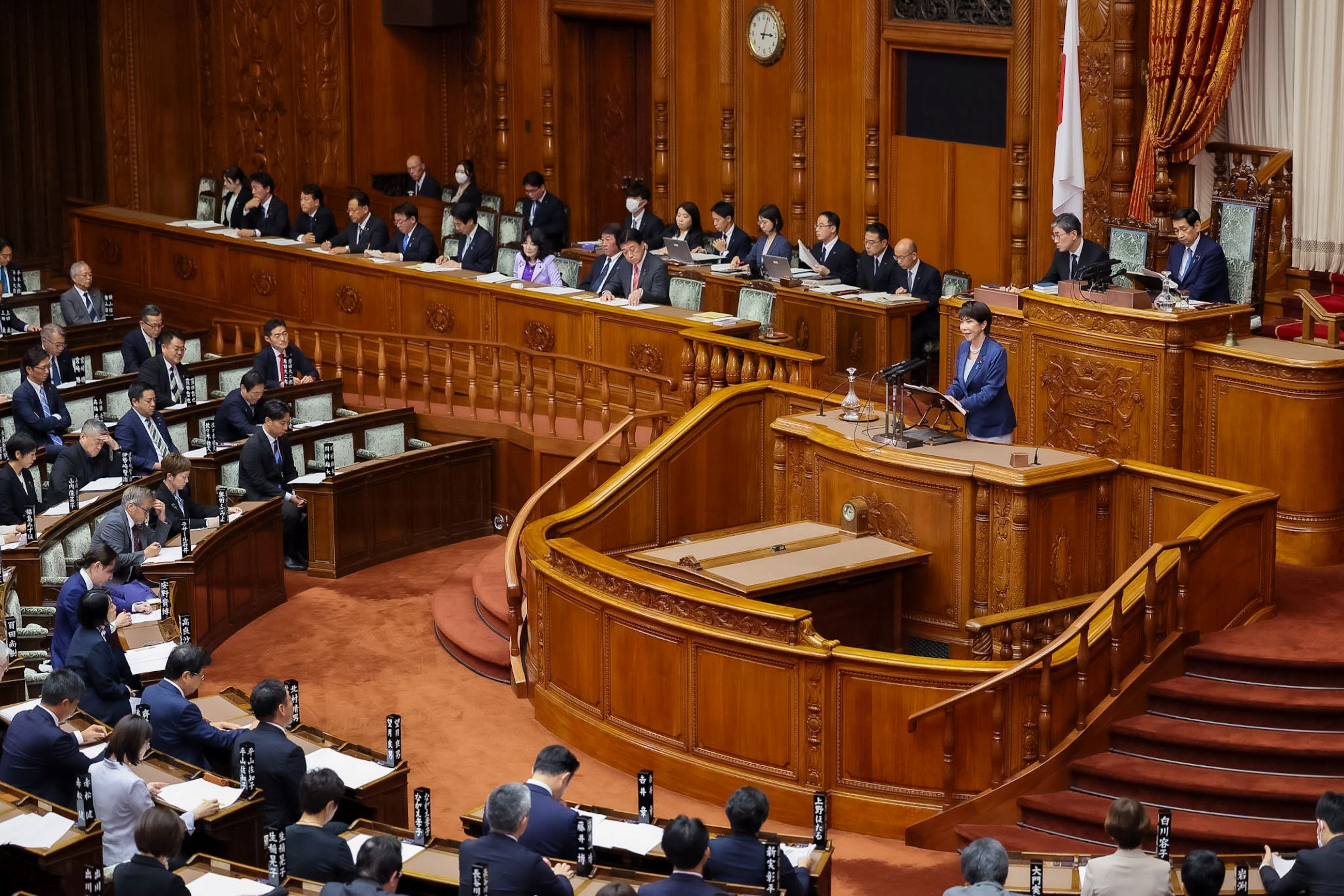参議院本会議で所信表明演説を行う高市総理２