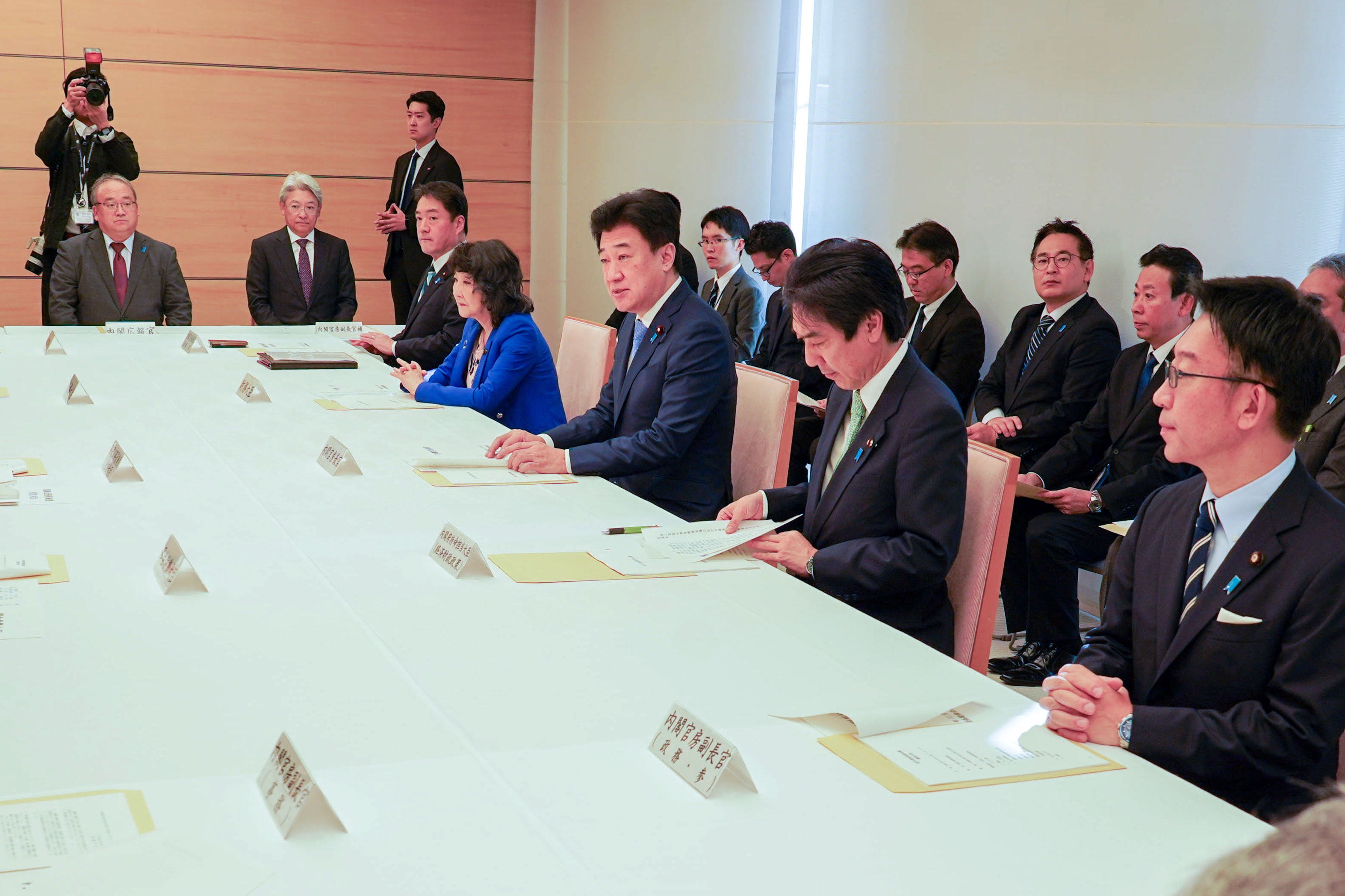 会議に臨む木原官房長官１