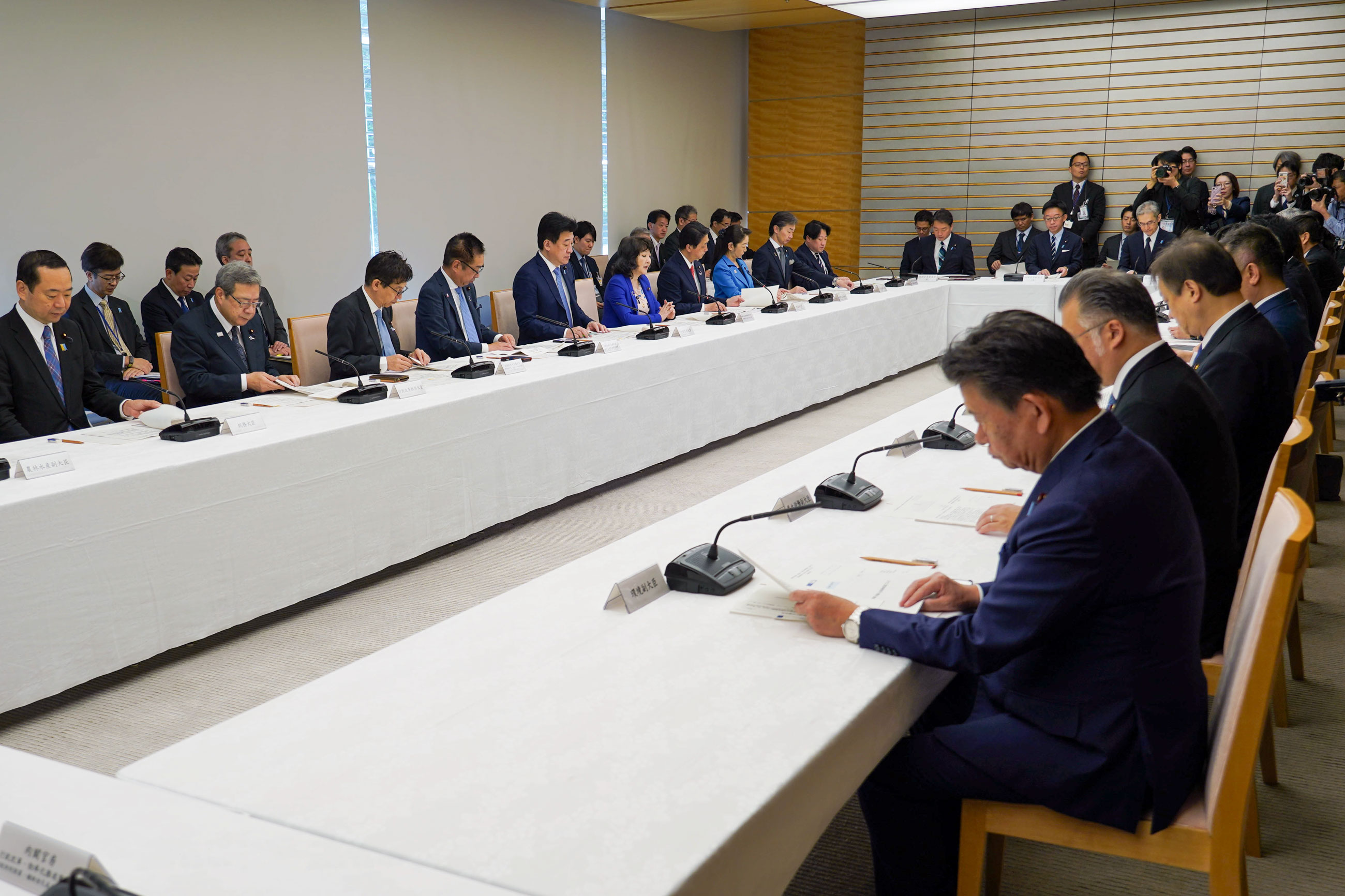 会議のまとめを行う木原官房長官２