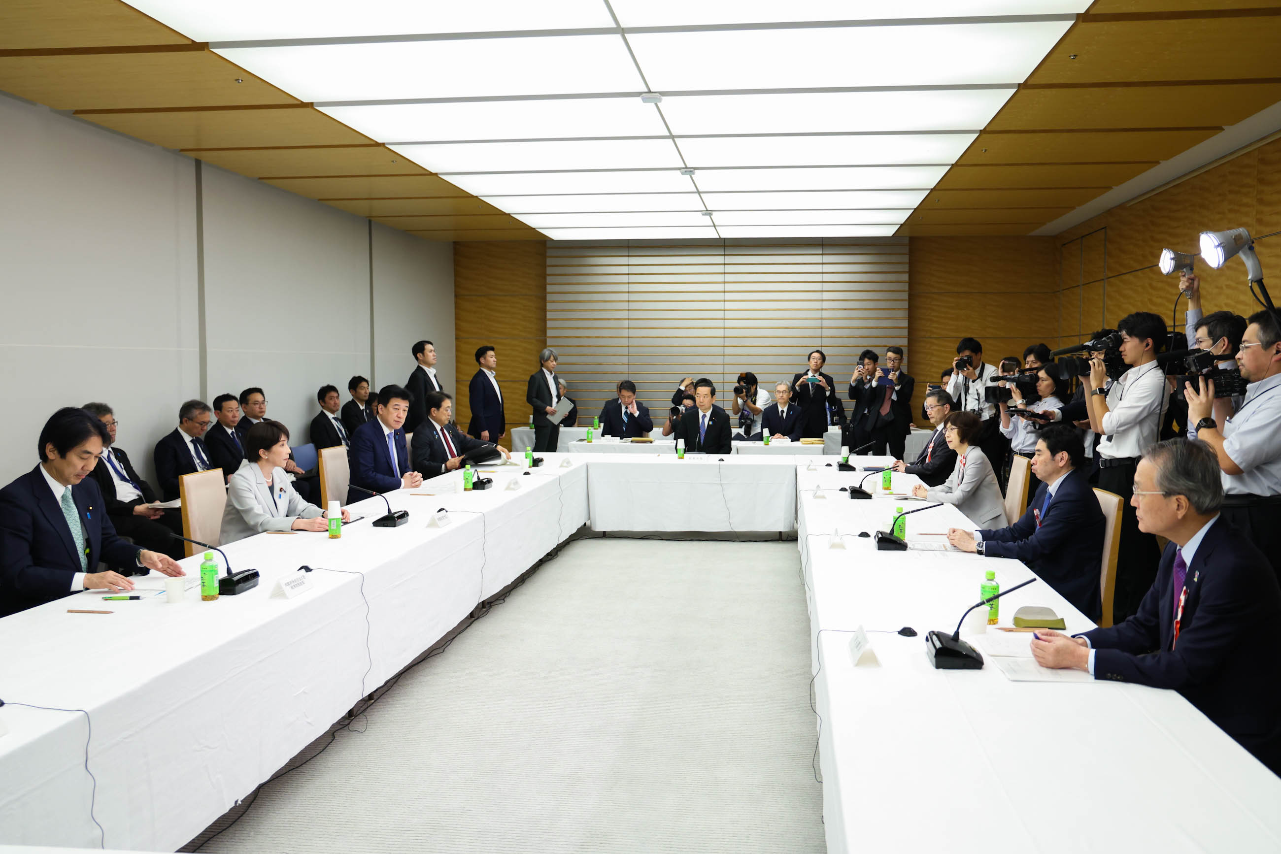 会議のまとめを行う高市総理２