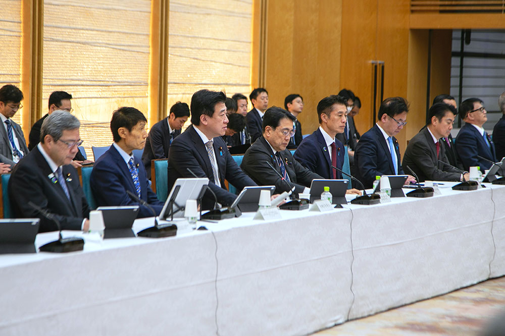 会議に臨む木原官房長官５
