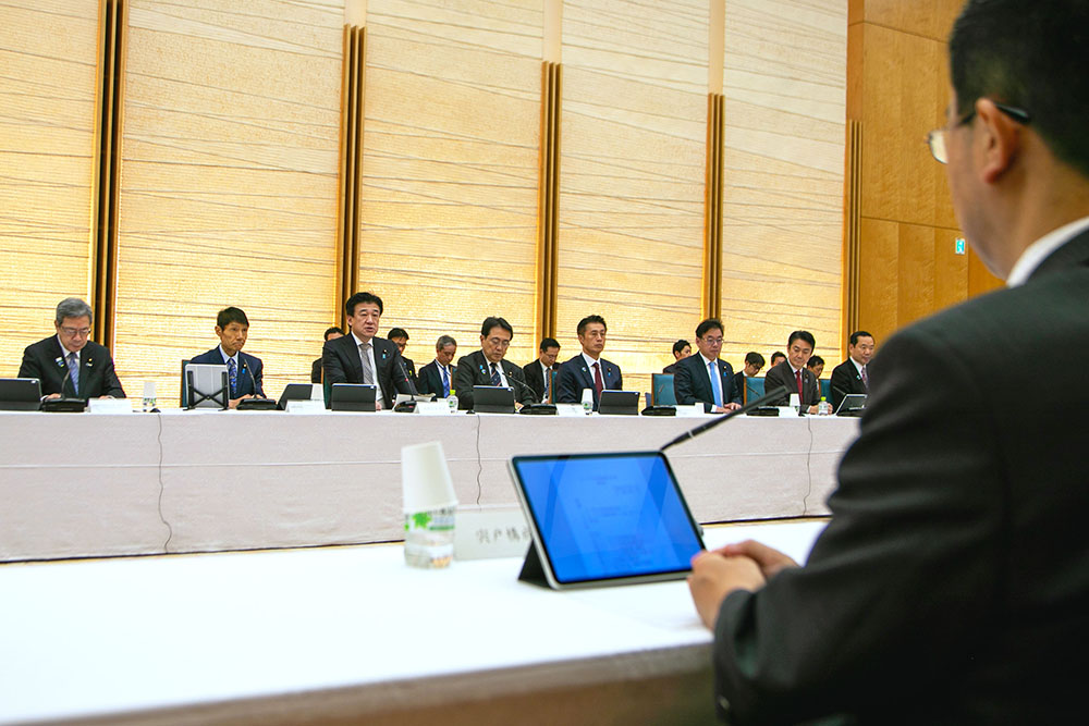 会議に臨む木原官房長官９