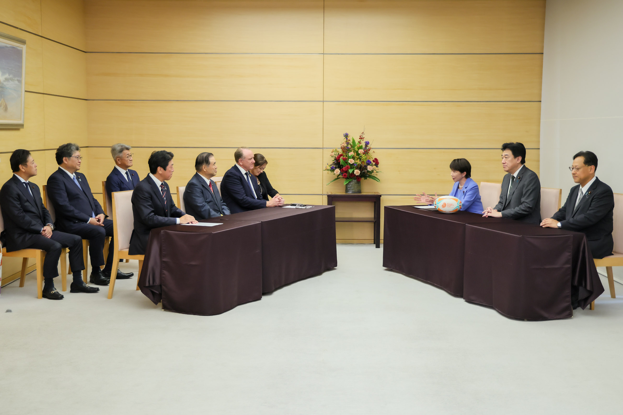 会議のまとめを行う高市総理４