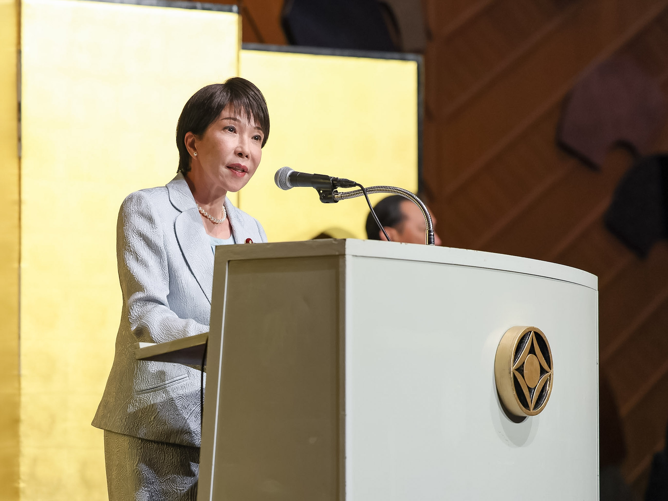 挨拶する高市総理１