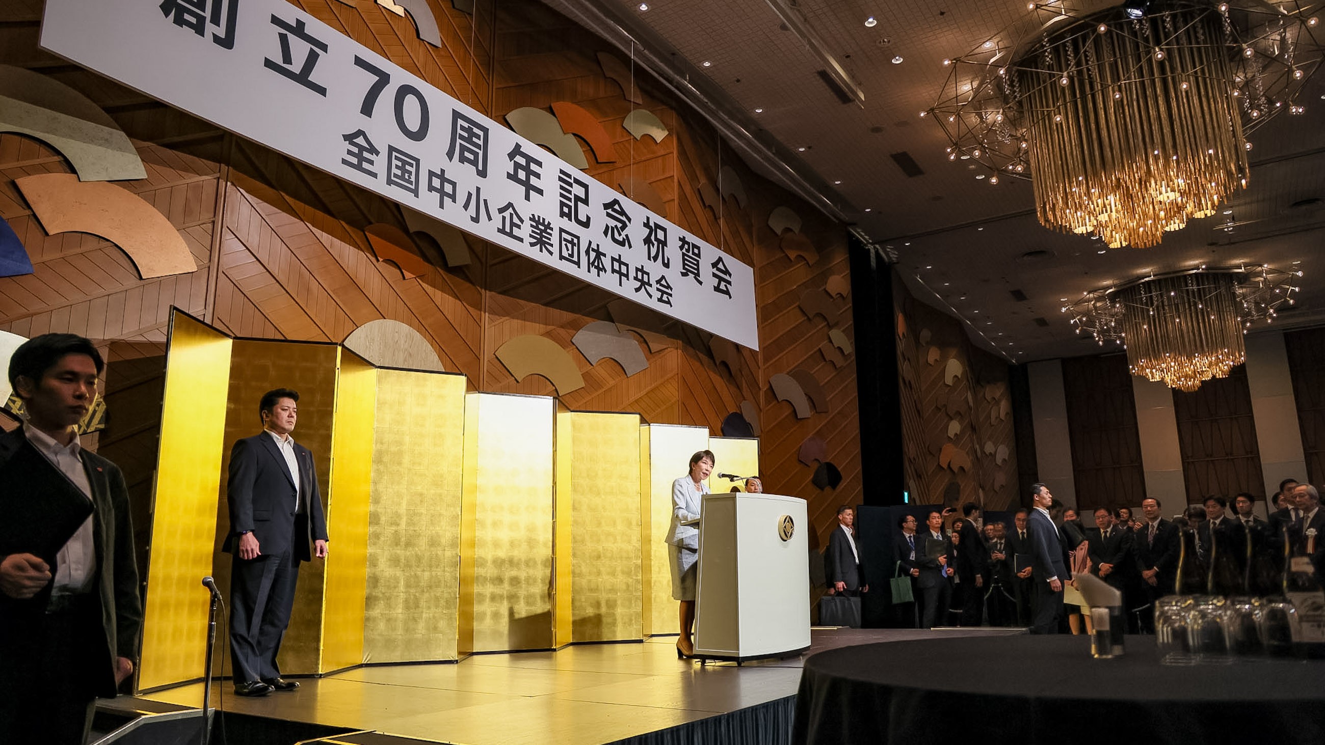 挨拶する高市総理２