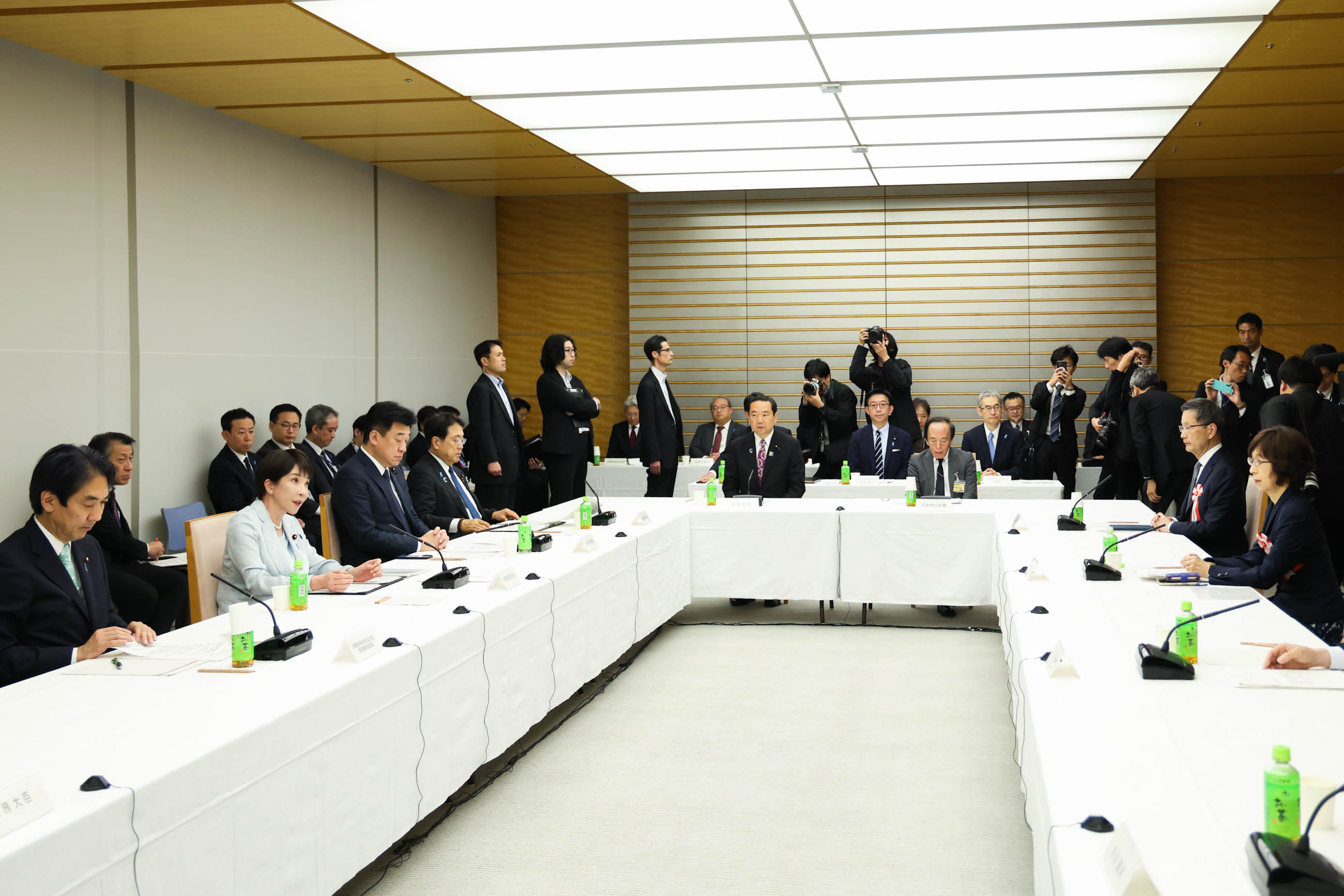 会議のまとめを行う高市総理３