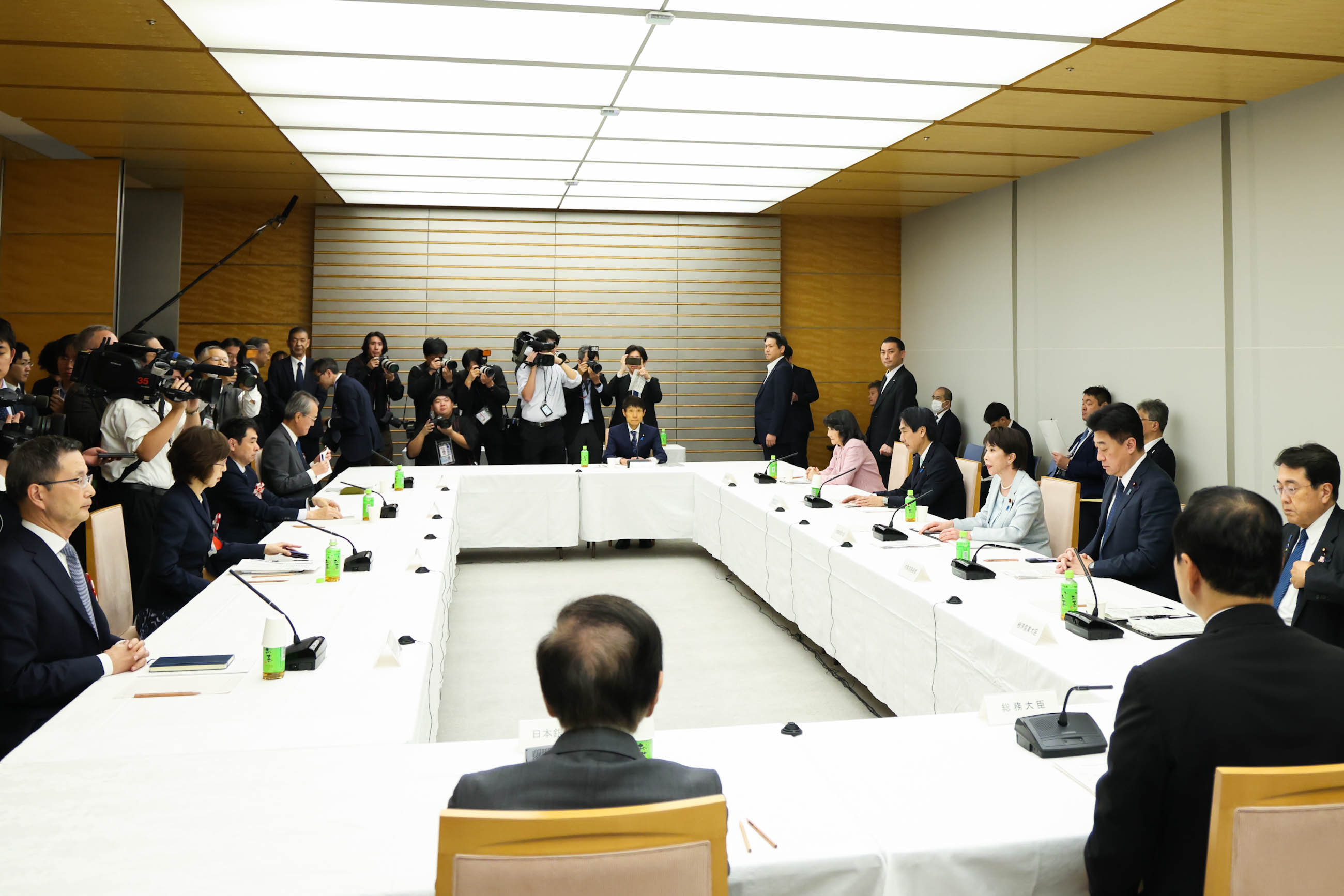 会議のまとめを行う高市総理５