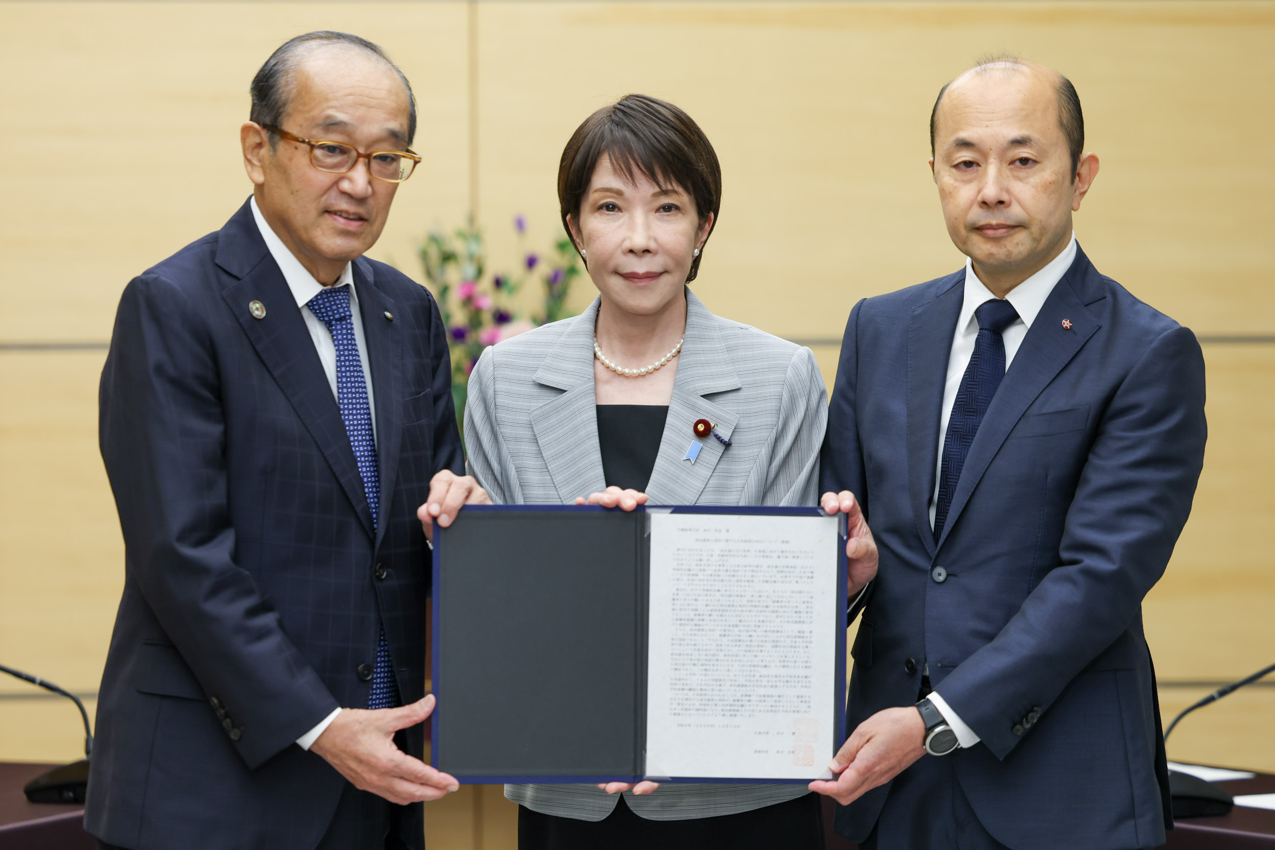 表敬を受ける高市総理１
