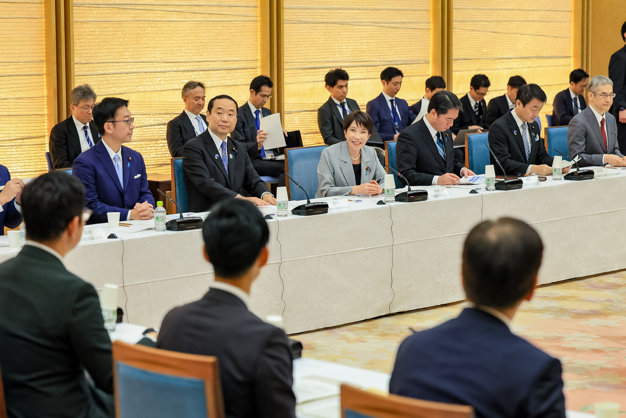 会議のまとめを行う高市総理３