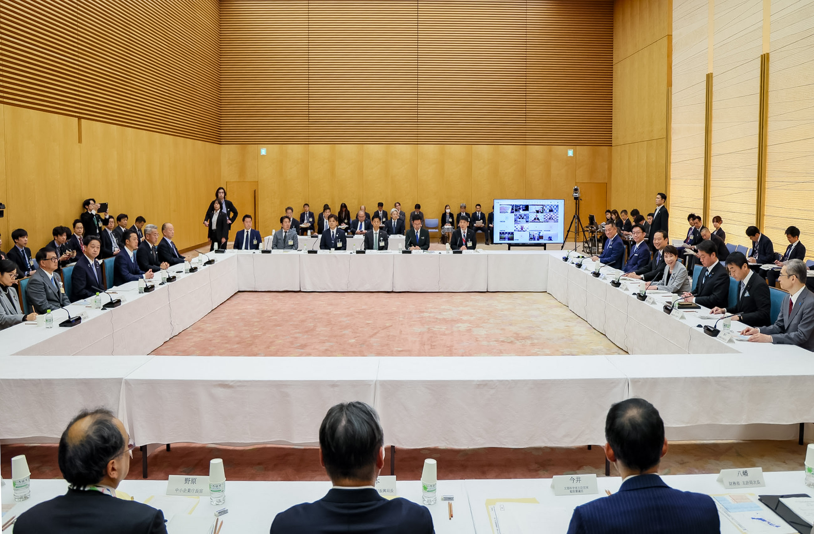 会議のまとめを行う高市総理４
