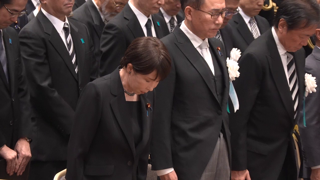 黙とうを捧げる高市総理