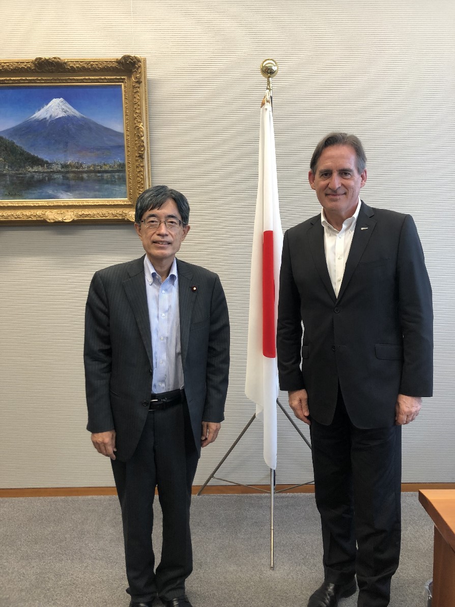 ヘイミッシュ・クーパー駐日ニュージーランド大使による寺田補佐官への表敬01