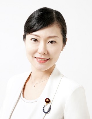 顔写真：加藤鮎子