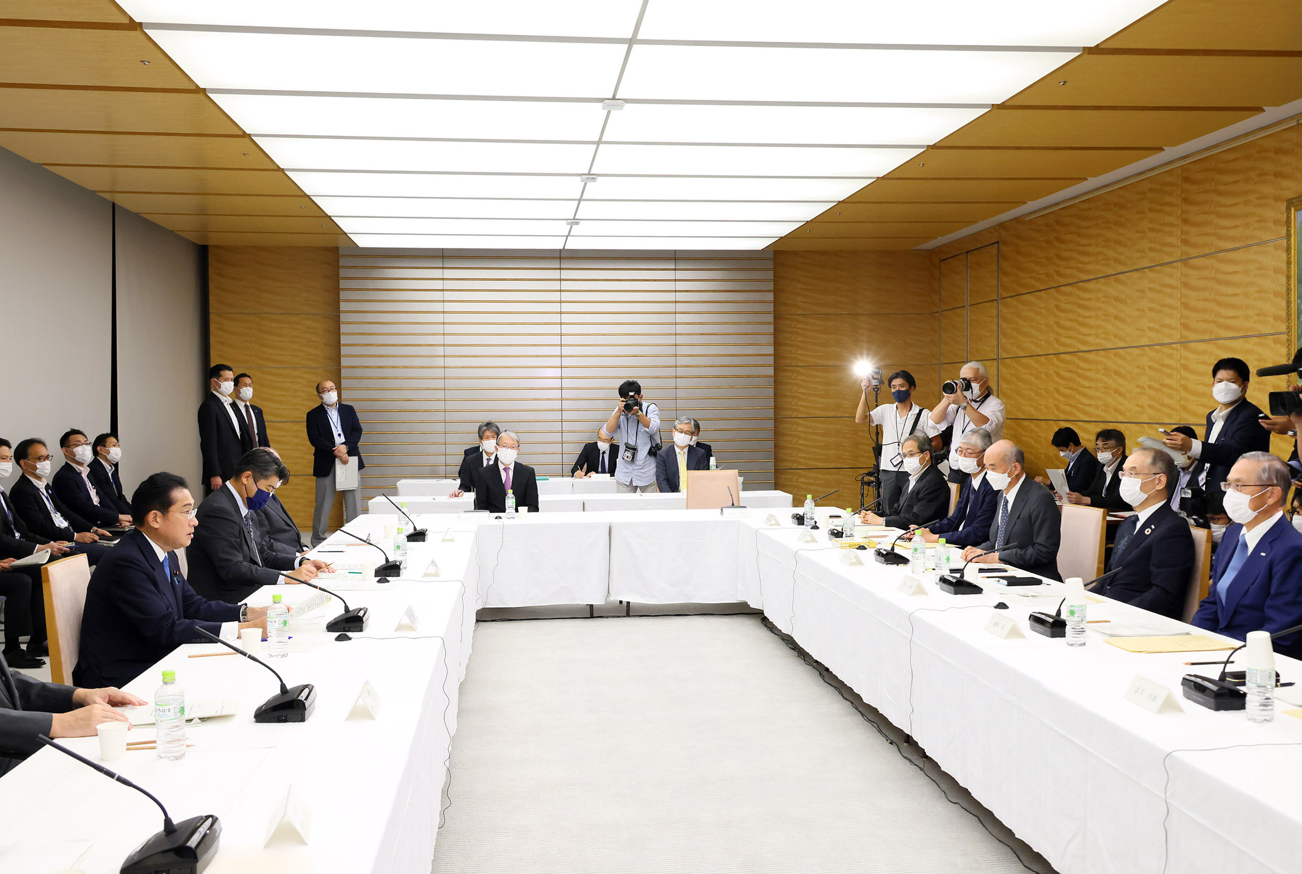 会議のまとめを行う岸田総理４