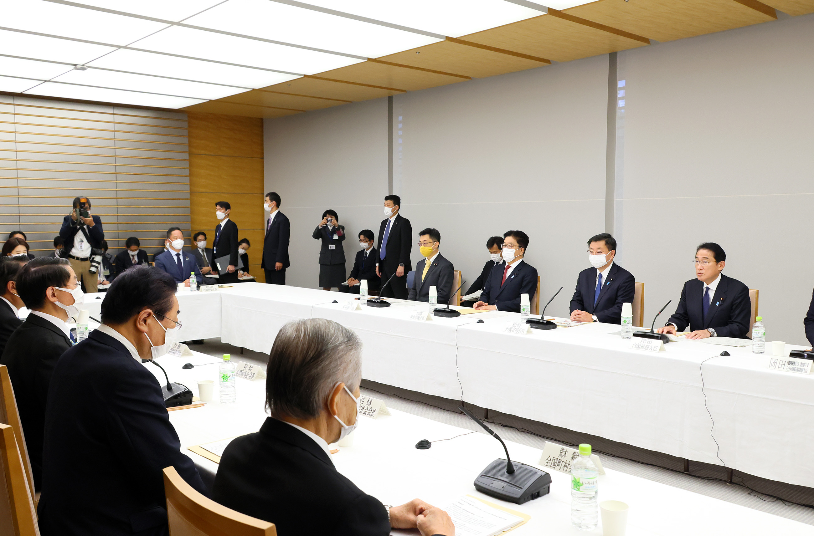 挨拶する岸田総理５